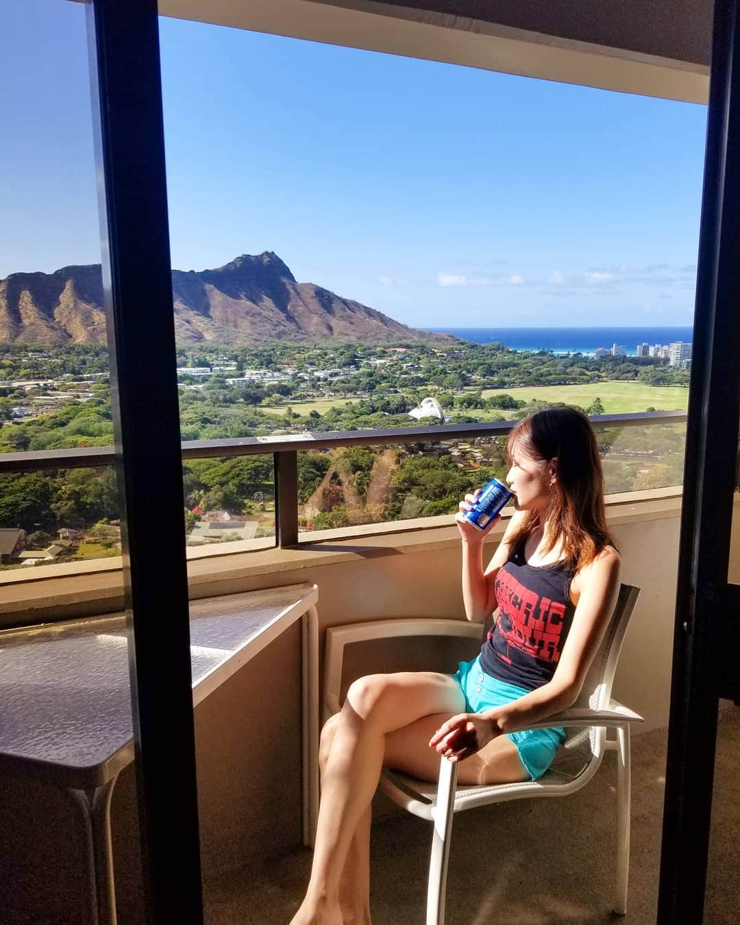 のインスタグラム：「景色良い🌈🌈☀️ おやすみ🌛💕 #ハワイ#アストンワイキキサンセット #コーラ#ワイキキ#hawaii」