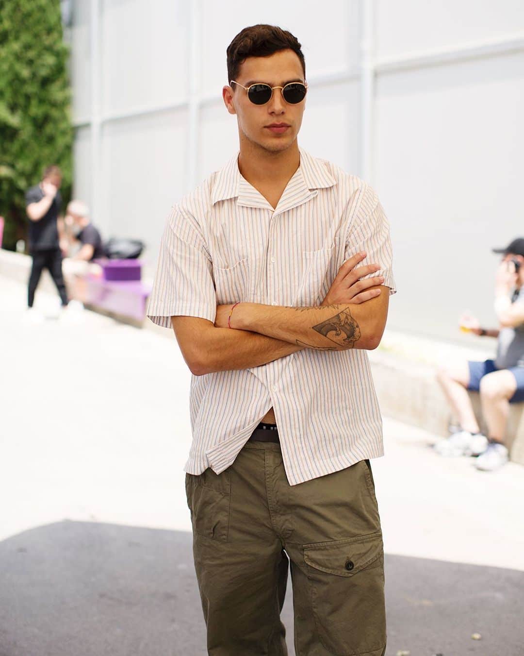 スコット・シューマンのインスタグラム：「These lightweight summer camp shirts are so perfect in this hot Italian weather! Striped, printed or solid just as long as they are loose and easy, Florence」