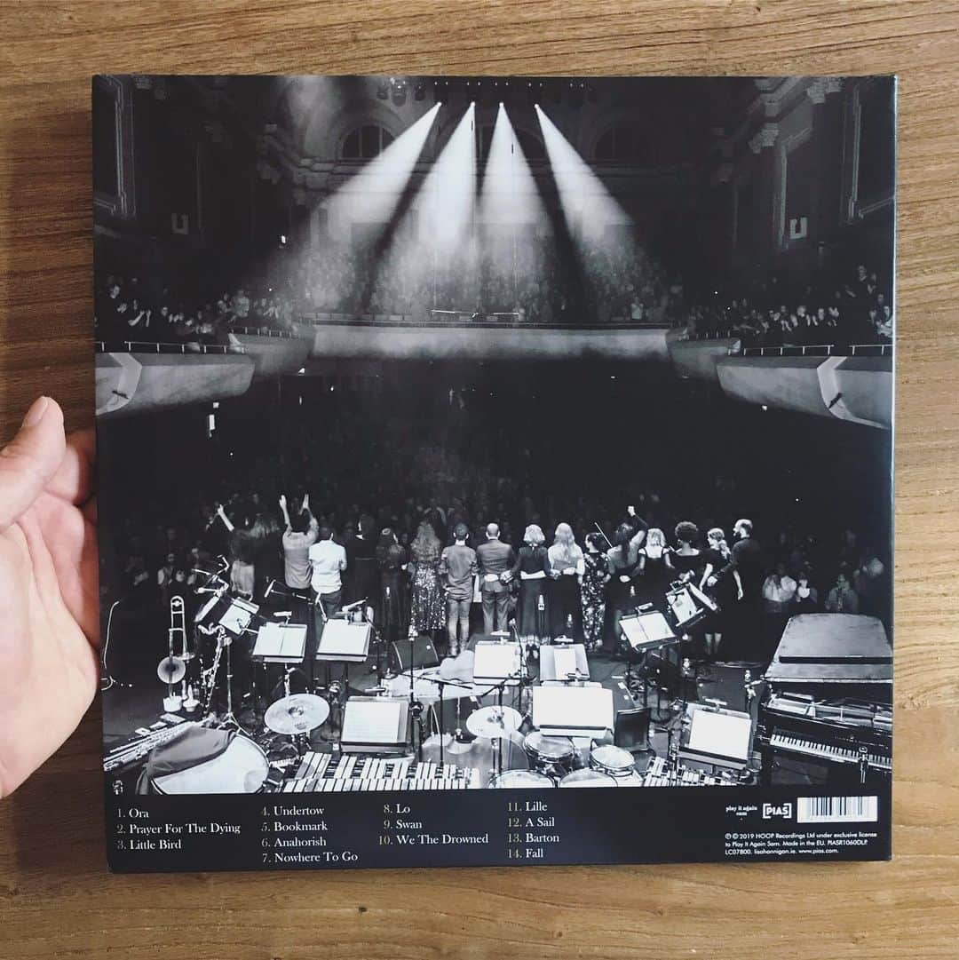 山田稔明さんのインスタグラム写真 - (山田稔明Instagram)「リサ・ハニガンの素晴らしいライブ盤。THE NATIONAL新作でも流麗な歌声を聴かせるリサと、今は闘病中のジョー・ヘンリーとの来日共演を観たことは記憶から薄まらないけれど、もうはるか昔、2012年のこと。 #買ったレコード2019 #買ったレコード」6月18日 17時37分 - toshiakiyamada