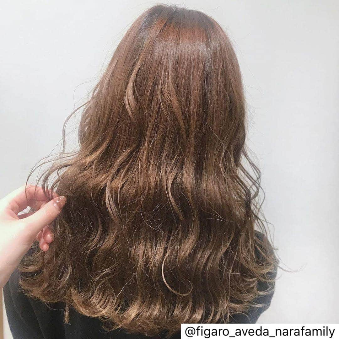 narafamily | ならファミリーさんのインスタグラム写真 - (narafamily | ならファミリーInstagram)「Figaro AVEDA（1Ｆ）ならファミリー店 . ＊＊＊＊＊＊＊＊＊＊＊＊＊＊＊＊＊＊＊＊＊＊＊＊＊＊＊＊＊＊＊＊ . >>>> FIGARO AVEDA <<<< .  オーガニックサロン ☞93%自然界由来成分配合AVEDAカラー . . . . 奈良県の奈良ファミリー専門店内 トータルビューティーサロンです☺︎ . . . . . 営業時間10:00〜20:00  年中無休 . . . 【  ご新規様限定 】 . カラーカット >> 7980 +tax . パーマカット >> 7980 +tax . カラーヘッドスパ 20min >> 6980 +tax . . . ステキなヘア、アイラッシュ提案させて頂きます。 是非一度お任せください！！ . . . ご予約お待ちしてます✂︎✂︎✂︎✂︎ . . . ℡0742-30-0188 . . . . . . #ヘア#ヘアアレンジ#ヘアスタイル#ヘアカラー#インスタ映え#ファッション#hair#サロンモデル#美容室#インテリア#外国人風#カラー#love #instagood #aveda#アヴェダ#beauty#オーガニック#셀카#撮影#お洒落さんと繋がりたい#美容師#model#奈良ファミリー#ならファグラム#フォトジェニック#いいね返し . . ＊＊＊＊＊＊＊＊＊＊＊＊＊＊＊＊＊＊＊＊＊ ＊＊＊＊＊＊＊＊＊＊＊＊＊＊＊＊＊＊＊＊＊」6月18日 17時40分 - narafa.jp