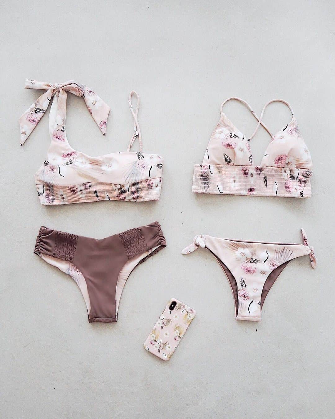 山中美智子さんのインスタグラム写真 - (山中美智子Instagram)「やっぱり可愛い 🐚  Peach Rose Shell 💕  同じ柄 合わせも可愛いし cocoa 合わせもおススメです🌴  #alexiastam #bikini」6月18日 17時42分 - alexiastam1988