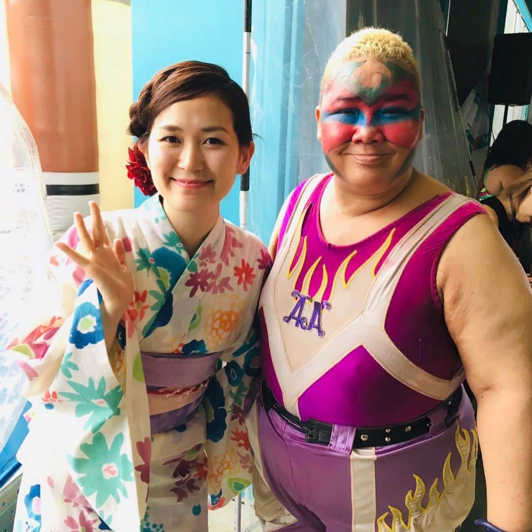 ティーナ・カリーナのインスタグラム：「アジャコングさんとも一緒に写真撮っていただきました😍‼️ お話面白いし、強いしかっこいい✨✨ #アジャコング さん #アジャ様 #五十嵐商会 #110周年祭」