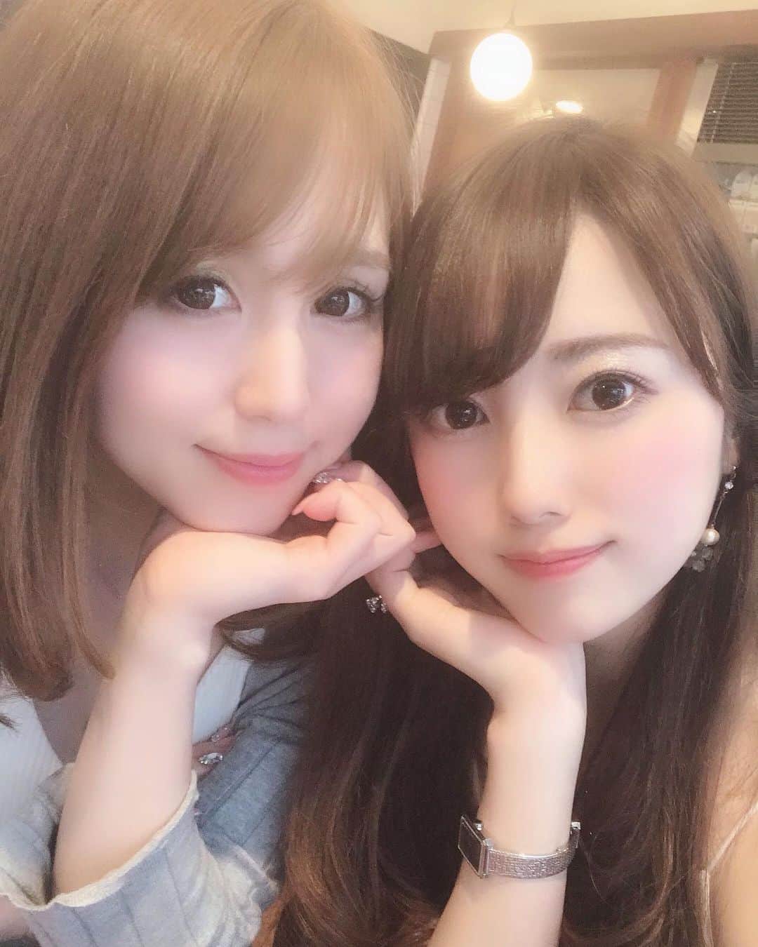 佐倉知里のインスタグラム：「. るん♡ 天気がいい日のカフェタイム♡ . . . #いつも会って #連絡もとってるのに #弾丸トーク #気付けば4時間当たり前 #ポジティブコンビ . . 昔から彼女にするなら絶対ちーちゃんって言ってくれる 男前な彼女♥ ...してほしい。」
