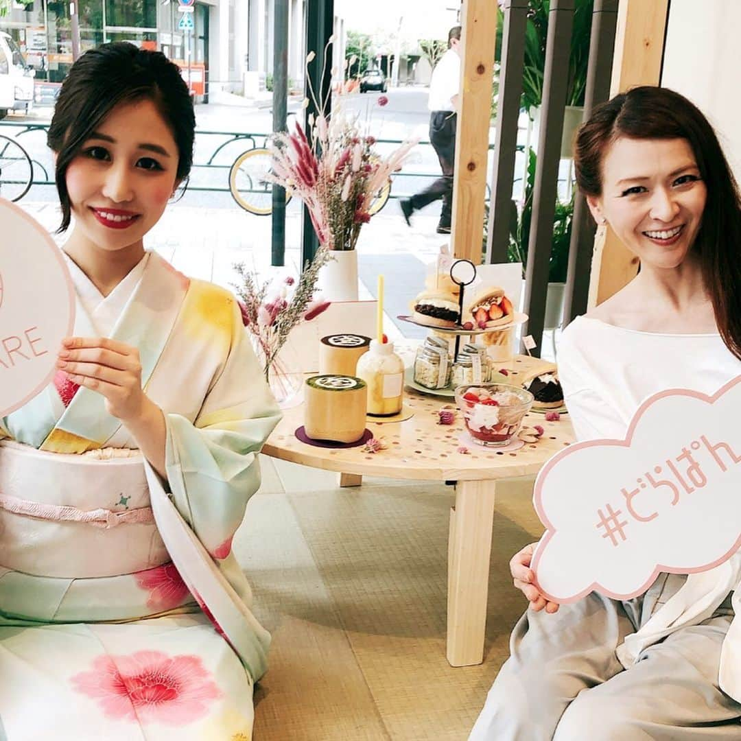 里井真由美さんのインスタグラム写真 - (里井真由美Instagram)「名物は「どらぱん」‼️ ・ ・ 🇯🇵 江戸中期創業 約360年の老舗和菓子店「大三萬年堂」13代目 @reika_yasuhara  安原 伶香さんが「大三萬年堂HANARE」を6/19 オープン！ @daisan_hanare ・ ・ どらぱんのお味は4種 →トップ画像)「あんバター」 →2枚め)「ほうじ茶チョコ」 3.4以降の「苺ピスタチオ」「たまごやき」‼️ ・ ・ もちもち米粉ぱんにボリューミーにサンドされてますーー♪☺️ ・ ・ 他、甘酒チーズティ、酒粕テラ、デリやお弁当などお食事系もありイートイン可能です♪ ・ ・ 30才の若さと女性ならではの視点で、和洋折衷の可愛い和スイーツが誕生です💕レセプションでも大人気でした♪ ぜひぜひー♪ ・ 🔻 東京都千代田区神田淡路町２-１０５ ワテラスモール１階‬ 淡路町駅小川町駅 徒歩3分 ・ ・ #HANARE#どらぱん#1級フードアナリスト里井真由美 #ありが糖運動 #里井真由美#和スイーツ#ほうじ茶チョコ#ワテラスモール#ワテラス#大三萬年堂 #大三萬年堂hanare」6月18日 18時14分 - mayumi.satoi