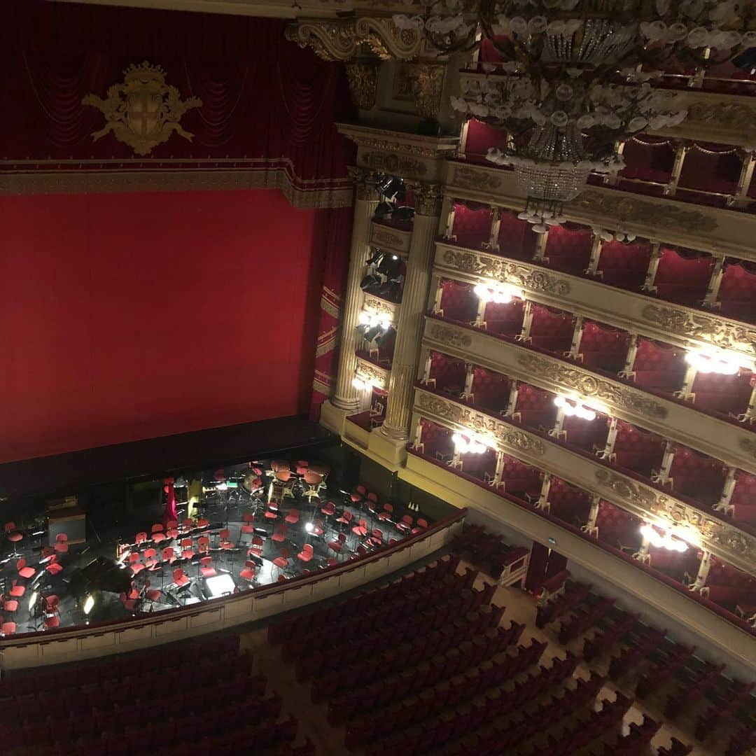 サミュエル・L・ジャクソンさんのインスタグラム写真 - (サミュエル・L・ジャクソンInstagram)「A visit to Teatro alla Scala with a sneak peek of Sleeping Beauty rehearsal!! #milanshowinout #alwayslovethetheatre」6月18日 18時18分 - samuelljackson