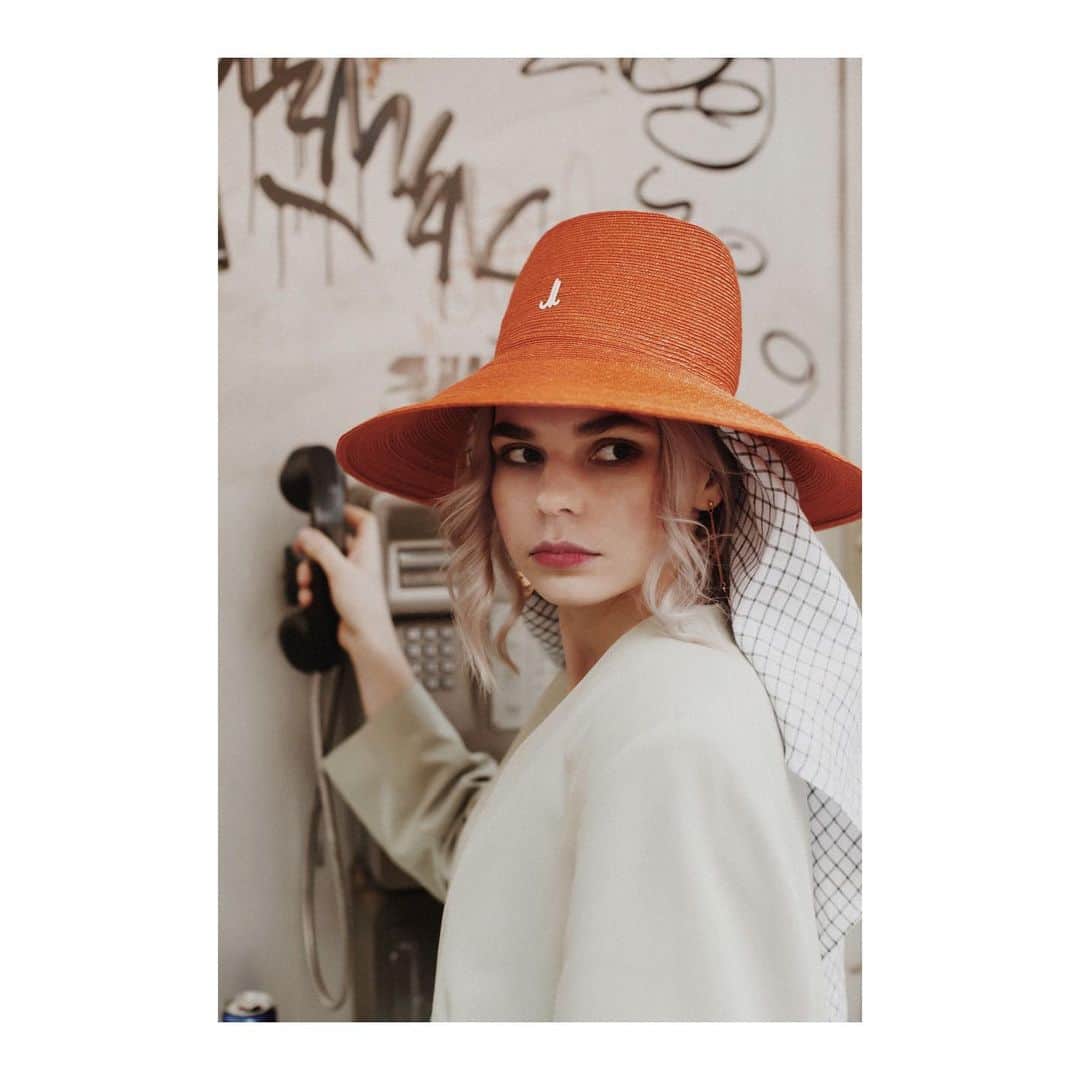 のインスタグラム：「Mühlbauer | #ss19 #vienna ▫️ @arinagreen wears MICK FAY  This summery #clochehat has an extra #widebrim ♥️ 🔺 unfortunately this one is out of stock, due to the huge demand - but take a look at our #onlinestore (link in bio), there are other styles, pretty similar to that one 🔺 #hatmaker #muhlbauer」
