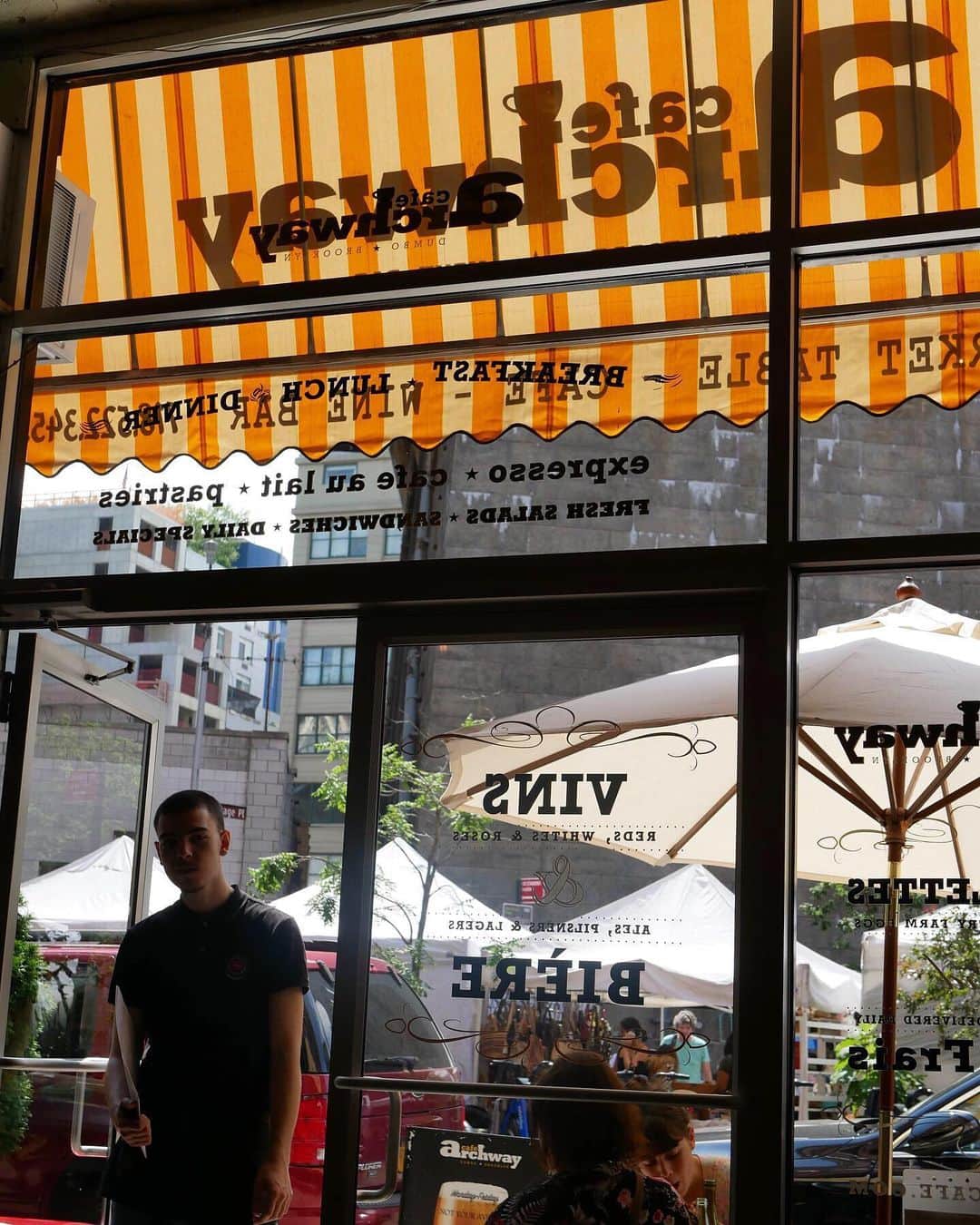 一木美里さんのインスタグラム写真 - (一木美里Instagram)「BrooklynFleaが見たくてブルックリンへ行った日曜日🚇@archwaycafedumbo で一休み🍉❤︎❤︎❤︎ . #MillyNycNyc #BrooklynBrigde #Dumbo #cafe #Brooklyn #travel #traveler #ブルックリン  #ニューヨーク #カフェ」6月18日 18時40分 - misato_ichiki