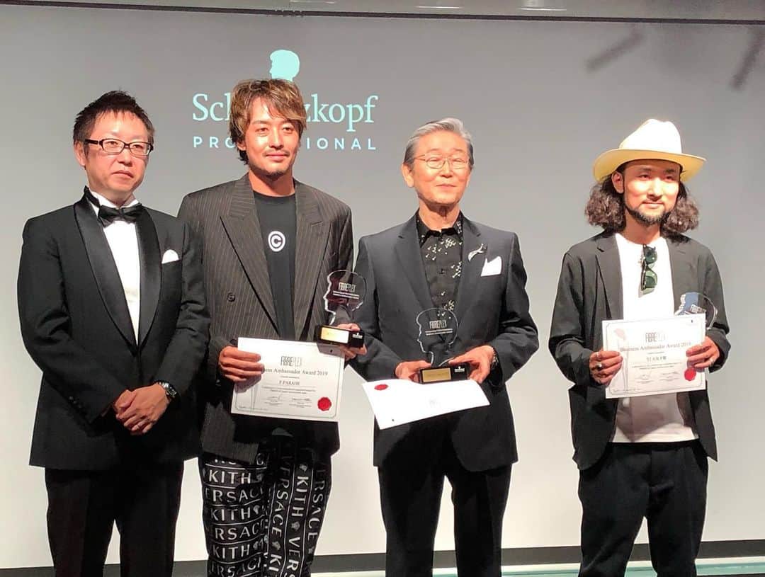 Schwarzkopf Professional Japanさんのインスタグラム写真 - (Schwarzkopf Professional JapanInstagram)「FIBREPLEX GALA PARTY2019 本日開催！ サロン様の日頃の取り組みに感謝の気持ちをこめて、5つのアワードをご用意し、授賞式をおこないました。 ﻿ 【Social Impact Award】 ﻿ ALBUM ﻿ SMILOOP ﻿ stair:case ﻿ ﻿ 【Best Coach Award】 ﻿ COME G HEAD ﻿ KORD ﻿ bianca kamakura ﻿ Ash ﻿ KAMIO ﻿ ﻿ 【Business Ambassador Award】 ﻿ F.PARADE ﻿ ZION GROUP ﻿ TJ天気予報 ﻿ ﻿ 【Best Creative Award】 ﻿ CHARLES DESSIN ﻿ SHACHU ﻿ LA King ﻿ ﻿ #ファイバープレックス #fibreplex #デニムカラー #マッシュルームブラウン #GALAPARTY #シュワルツコフ #シュワルツコフプロフェッショナル#schwarzkopfprofessional」6月18日 18時35分 - schwarzkopfjapan