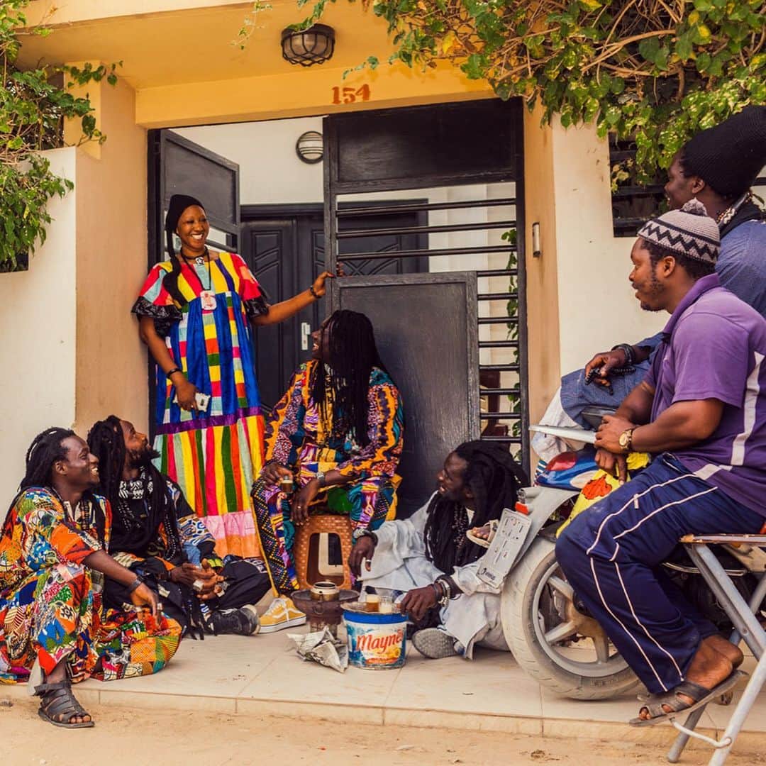 バフェティンビ・ゴミスさんのインスタグラム写真 - (バフェティンビ・ゴミスInstagram)「I am eager to seize every opportunity to know the different Senegalese tradition, and around the world. A privileged moment that will have allowed me to discover the "Baye fall" of Senegal! I am grateful for this exchange. #dakar #iloveafrica 💚💛❤️ 📸 @nickdelasoul」6月18日 18時49分 - bafetimbigomis