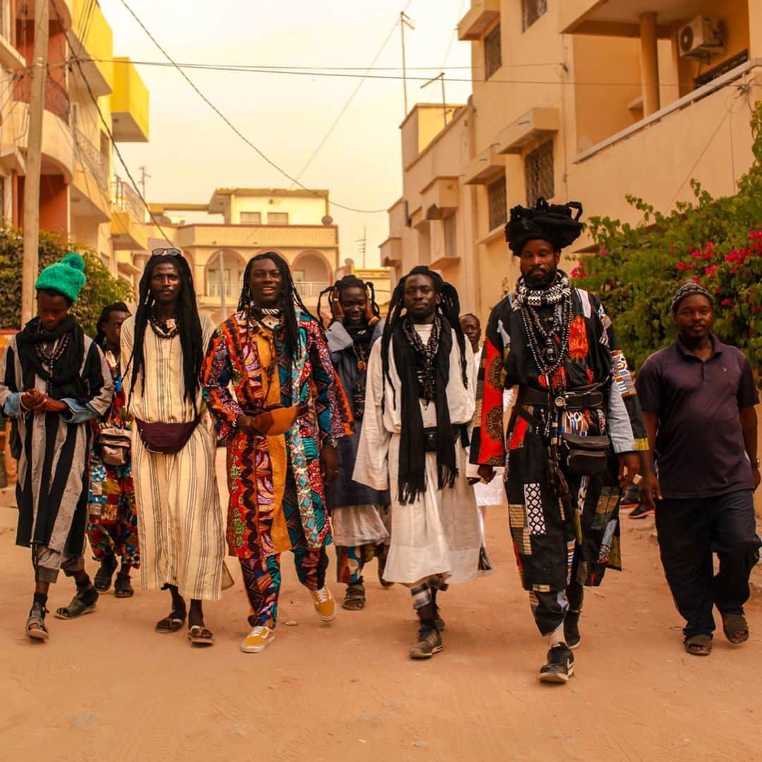 バフェティンビ・ゴミスさんのインスタグラム写真 - (バフェティンビ・ゴミスInstagram)「I am eager to seize every opportunity to know the different Senegalese tradition, and around the world. A privileged moment that will have allowed me to discover the "Baye fall" of Senegal! I am grateful for this exchange. #dakar #iloveafrica 💚💛❤️ 📸 @nickdelasoul」6月18日 18時49分 - bafetimbigomis