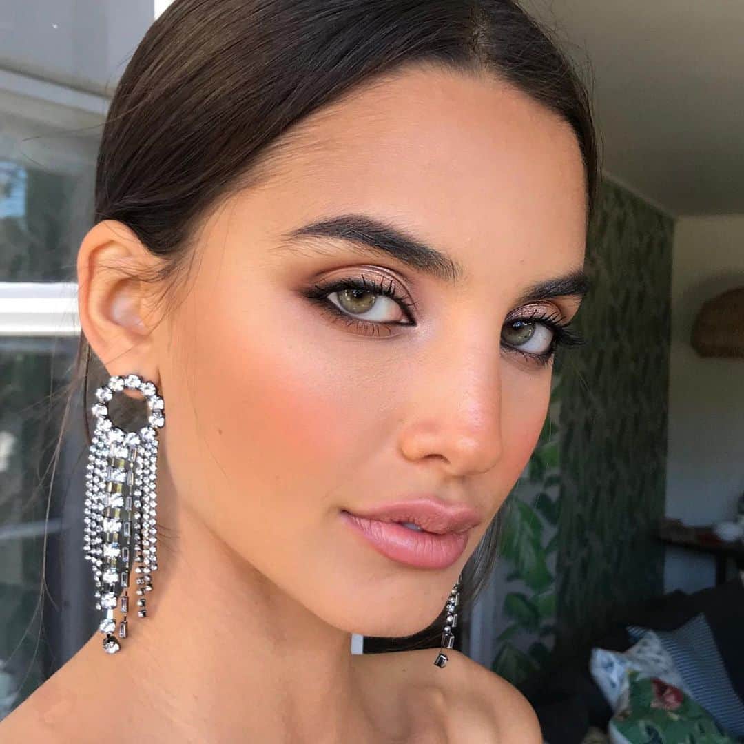 Ania Milczarczykのインスタグラム：「Kinda obsessed with this face. Argentinian babe @milipineirocorna from last weeks shoot with my @sheikeandco fam」