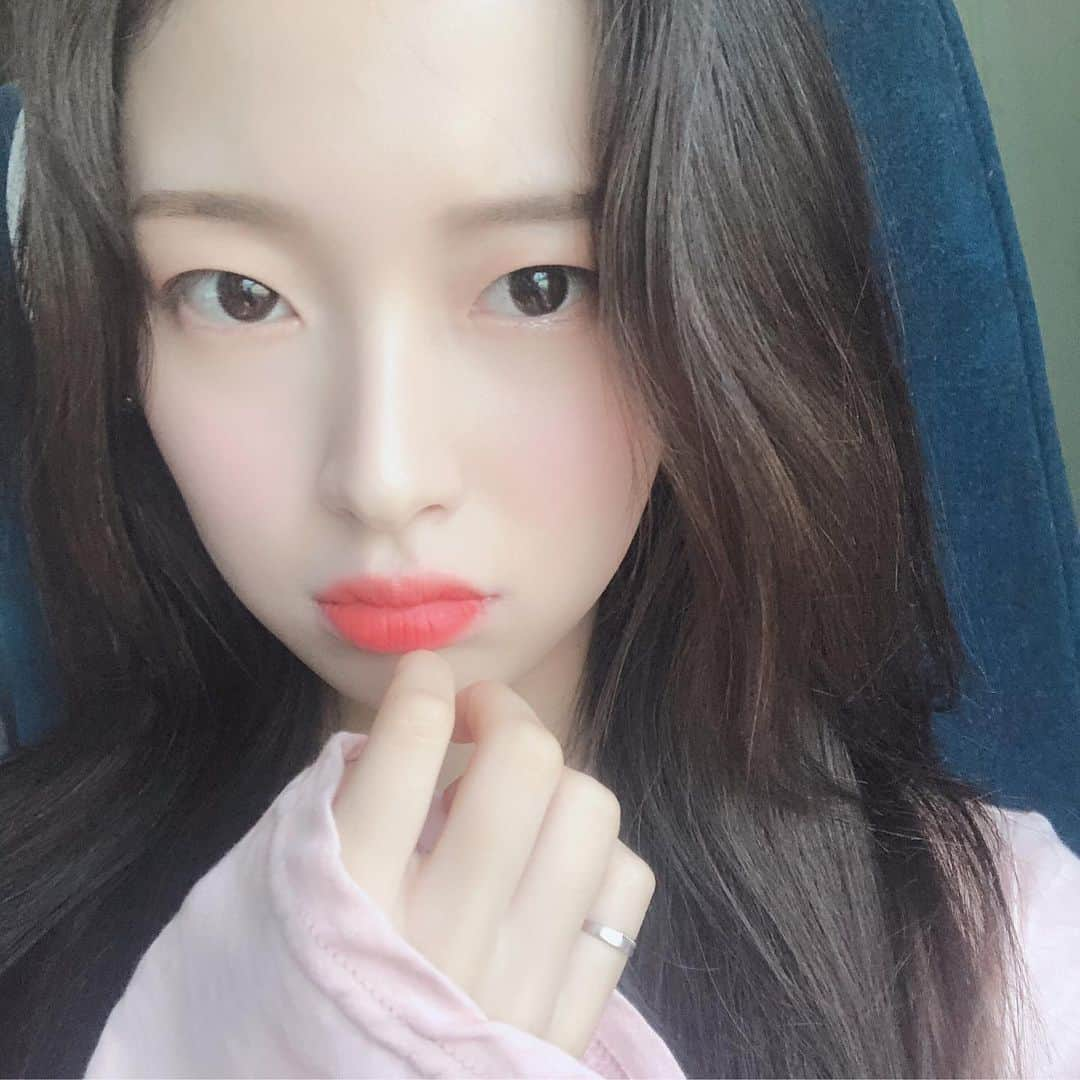 OH MY GIRLさんのインスタグラム写真 - (OH MY GIRLInstagram)「🎂 #해피아린데이 😘  #오마이걸 #OHMYGIRL #아린 #HAPPYArinDAY」6月18日 19時01分 - wm_ohmygirl