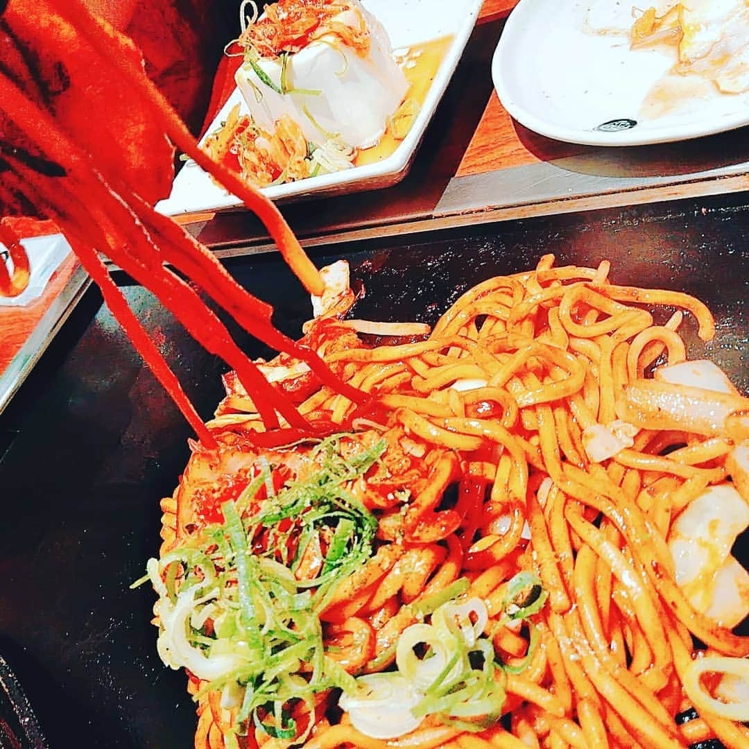 さんのインスタグラム写真 - (Instagram)「お好み焼きは　ここやねん水口　 絶品辛口焼そば　匕ー匕ー本当に辛い🔥🔥🔥でも、絶品だーー😁  #お好み焼きはここやねん#ここやねん#お好み焼き#焼そば#焼そばフェアー #もんじゃ#滋賀県グルメ#京都グルメ#甲賀市グルメ#甲賀市ランチ#宴会#誕生会#女子会」6月18日 19時01分 - ccynen