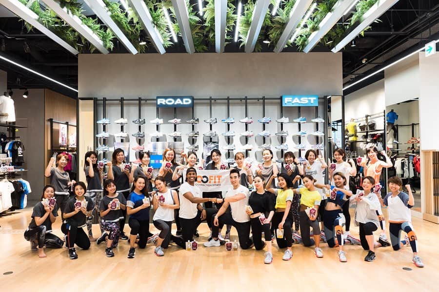 黒澤まさ美さんのインスタグラム写真 - (黒澤まさ美Instagram)「. 【SWIPE→4】 先日の#ASICSMOVESTUDIO は#cofit でした！ペアになってのトレーニングがほとんどなので、初めましての方ともすぐに仲良くなれてみなさんとっても楽しそう😊 お天気が悪く#ランニング は出来ずでしたが、早朝から楽しくいい汗かきました💪🏻💪🏻ちなみに来月のプログラムもcofitです👀やってみたい！という方のたくさんのご応募、お待ちしております🧚‍♀️🧚‍♀️ . #asics #asicsrunning  #asicsjapan  #imoveme #training #running #fitness #ワタシを動かせ  #遊びじゃない #アシックス #トレーニング #筋トレ女子」6月18日 19時03分 - masami_kurosawa