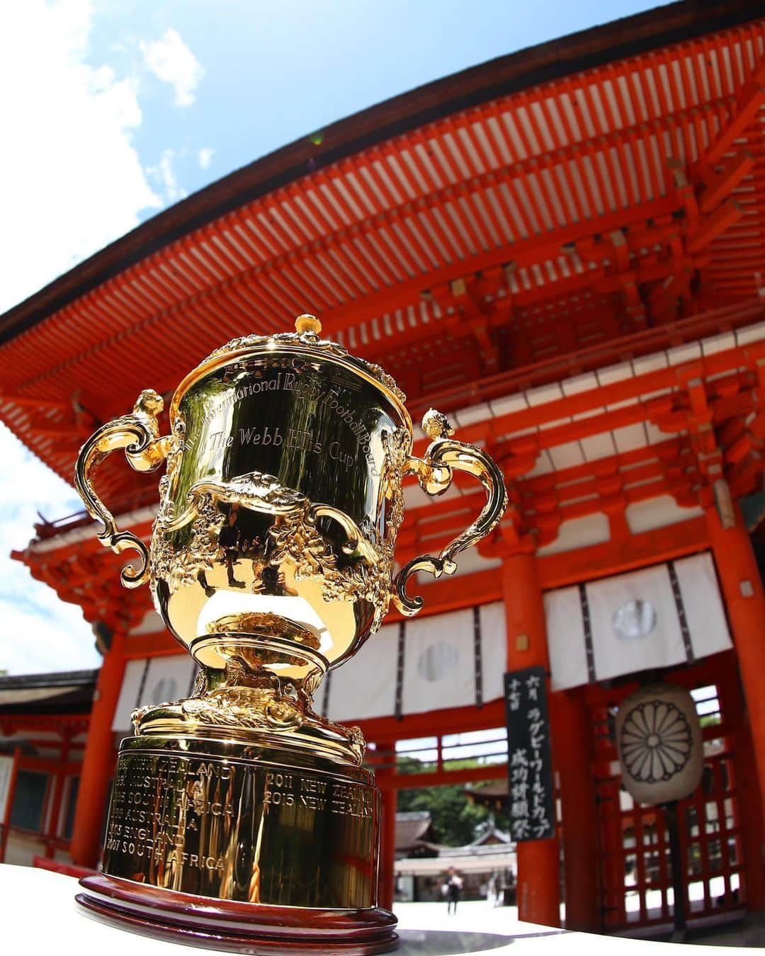 ラグビーワールドカップさんのインスタグラム写真 - (ラグビーワールドカップInstagram)「. 🏆#トロフィーツアー 京都編🏆 . 関西のラグビー発祥の地として知られる下鴨神社を訪問しました⛩🏉 . #RWC2019 #Rugby #Rugbygram #Sport #Kyoto #Shrine #Japan #WebbEllisCup #Trophy #RugbyBall #VisitJapan #ラグビー #京都」6月18日 19時15分 - rugbyworldcupjp
