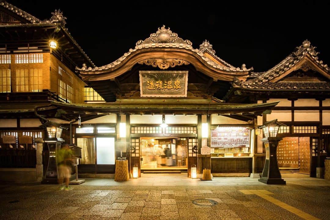 THE GATEさんのインスタグラム写真 - (THE GATEInstagram)「【Follow us! @thegate_japan】 THE GATE is a website for all journeys in Japan. Follow @thegate_japan for japan travel inspiration! . Dogo Onsen(#道後温泉) is one of the three oldest hot springs in Japan. . As the symbol of its district, #DogoOnsenHonkan (#道後温泉本館) (Dogo Onsen Main Building) stands at the center of #Matsuyama (#松山)♨️✨✨ . This modern Japanese style building has been the cornerstone of #DogoOnsen. You can feel the depth of its history through its exterior and the retro-style interior. . Check more information about Japan. →@thegate_japan . #Japan #thegate_japan #travel #exploring #thegate #thegate_hotspring #visitjapan #sightseeing #ilovejapan #triptojapan #japanesehotsprings #hotsprings #hotsprings #healing #relax #relaxing #onsen #yukata #holiday #travelphotography #japaneseonsen」6月18日 19時15分 - thegate_travel