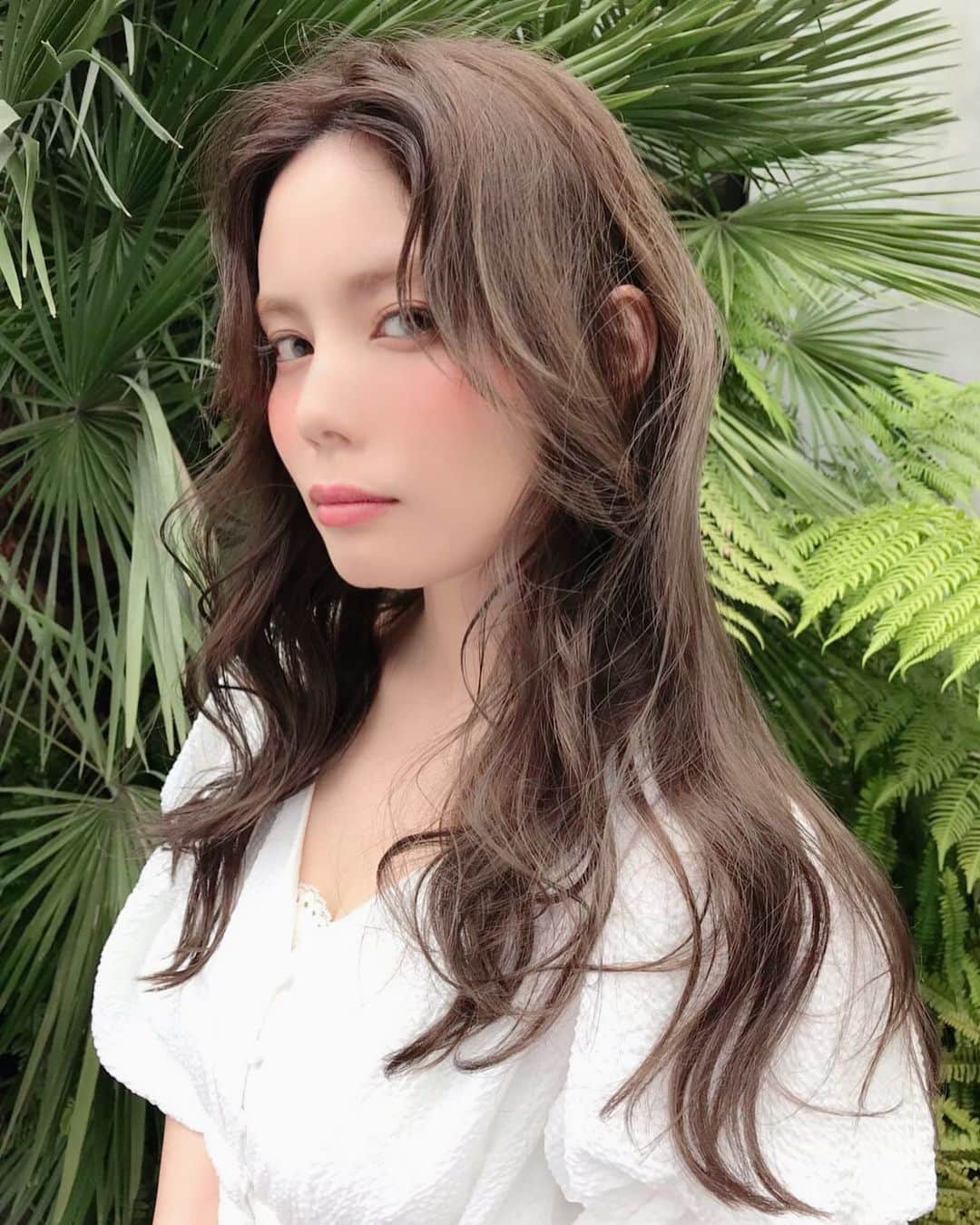増田愛里菜さんのインスタグラム写真 - (増田愛里菜Instagram)「表参道にある#LOWE でカラーしたよ✂︎✂︎✂︎ . . いつも色味はお任せなんだけど今回のカラーもお気に入り☺️✨ . . ノセさん @nosekoji_lowe  ありがとうございました💘💘💘 . . #LOWE #salon #hair #longhair #arrange #arrangehair #summer #fashion #makeup #ヘア #ロングヘア #アレンジ #ヘアアレンジ #ダウンスタイル #ヘアメイク #メイク #髪 #美容室 #表参道 #東京 #撮影 #写真 #カメラ」6月18日 19時11分 - masuuu_324