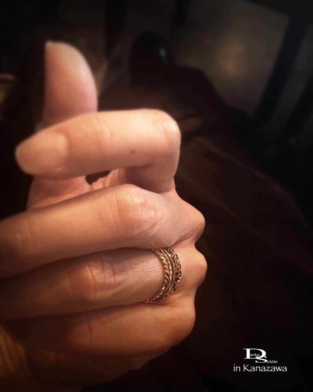 Danke schön ダンケ 金沢 結婚指輪 鍛造さんのインスタグラム写真 - (Danke schön ダンケ 金沢 結婚指輪 鍛造Instagram)「▶︎ ▶︎ ▶︎ ・ ・ 🇩🇪クリスチャンバウアーの 「鍛造削り出し」のスリム系は ・ ・ ただ細いだけの指輪とは違います。 ・ ・ 地金はDiaを支える為だけの 存在だなんて思っていませんか？ ・ ・ この切削ビーム シリーズは 別格な存在感で輝きを放つ‼︎ ・ ・ 更に深掘り情報は ↓ ↓ ↓ ↓ ↓ Newアカウント開設  Danke 裏メニュー へ…。 ・ ・ ・ ・ ・ 承認制アカウント👣 @dankedanke810 ↓ ↓ ↓ こちらの専用アカウントは 誠に勝手ながら同業者の方はNG🙅‍♂️ 同業者の方の個人アカウントNG🙅‍♂️ ・ ・ 承認申請の方のアカウントが 非公開の方🙅‍♂️ ・ ・ 結婚の予定はまだ未定だけど  Dankeに興味あり🙆‍♂️ ・ ・ 金沢在住中ではないけど いつか金沢に行った時にはDankeにも 行ってみたい🙆‍♂️ ・ ・ Dankeの顧客様 OB & OG の方は 勿論OK🙆‍♂️🤝🙆‍♀️ ・ ・ Instagram不慣れな為に多少 承認させて頂くまでにお時間を 頂く事があるかも知れませんが 📌ダイレクトメッセージを頂ければ 早めに承認が出来るかと思います。 ・ ・ 誠に勝手ではありますが 何卒ご理解を頂き宜しく お願い致します🙇🏻‍♂️店主より ・ ・ ・ ・ ・ ---------------------------- 鍛造削り出し結婚指輪専門 🇩🇪クリスチャンバウアーのデザインに 興味が湧いた方は ↓ ↓ ↓ ↓ ↓ ↓ ・ クリスチャンバウアー専門店 @danke2005 を見て見てね👋🏻 日本の結婚指輪の枠を越えた 🇩🇪made in Germany🇩🇪 ------------------------- #クリスチャンバウアー #ドイツ製 #christianbauer #ダンケ #金沢結婚指輪 #結婚指輪 #婚約指輪 #金属加工 #2019秋婚  #2019夏婚 #プロポーズリング#経年変化 #結婚指輪オーダー  #福井結婚指輪 #ポルシェ #メルセデスベンツ #marriagering #鍛造リング #旋盤 #大人ウェディング #結婚記念日 #大人婚 #ポリッシュ  #大人セレクト #結婚指輪迷子  #結婚指輪探し #クリスチャンバウアー金沢  #富山結婚指輪 #工業系 #金沢クリスチャンバウアー」6月18日 19時13分 - danke2005