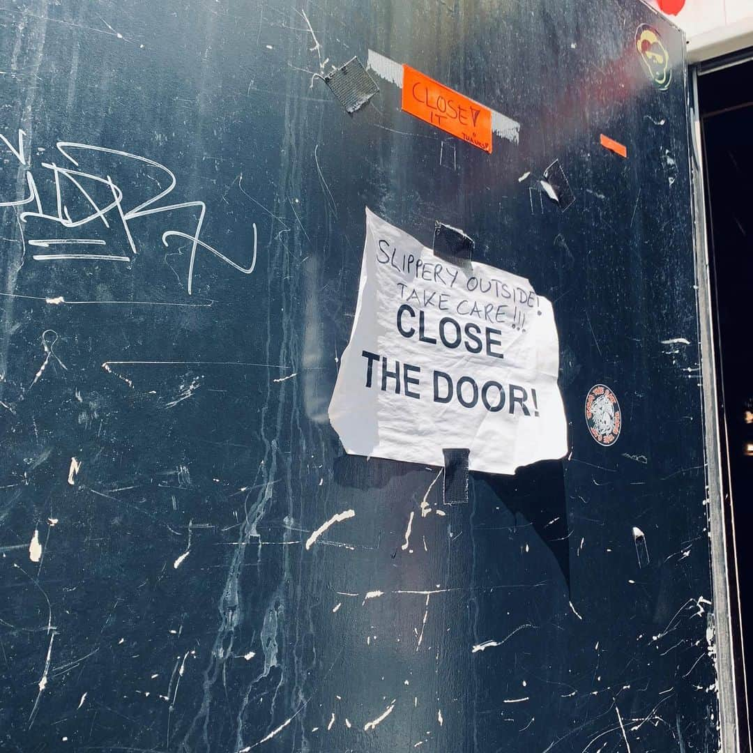 RUKI さんのインスタグラム写真 - (RUKI Instagram)「Guten tag München🇩🇪👋 Wir werden heute Abend die beste Show liefern🔥🔥 Ich freue mich darauf.  #thegazette #worldtour2019 #ninth #phase4 #München #backstagewerk」6月18日 19時20分 - ruki_nilduenilun