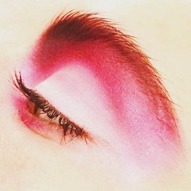 ValGarlandさんのインスタグラム写真 - (ValGarlandInstagram)「🎀 #BrowBlush 🎀 #MakeupByValGarland #ValGarland 🎀 #pink #cutcrease #makeuplook #thelook #makeupwakeup #closeup #lovemakeup #makeupidea 🎀」6月18日 19時26分 - thevalgarland