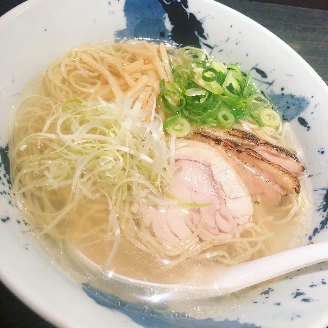 斉藤ひかりさんのインスタグラム写真 - (斉藤ひかりInstagram)「ラーメン激戦区高田馬場で食べた「鶏そば三歩一」🍜 公演初日前夜に共演者の皆さんと大雨の中高田馬場を歩いて空腹で辿り着いた、思い出のお店(笑)  旨みのある優しいスープは稽古で疲れた体にしみました✨  #高田馬場 #ラーメン #鶏そば三歩一」6月18日 19時26分 - hikarisaito1027