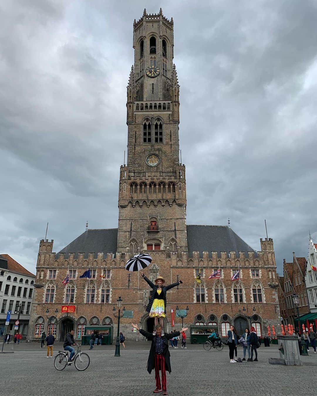 ボニー・モーガンのインスタグラム：「On a rainy day in the medieval city of Brugge Bon and Dad run amok! #amokamokamok #inbrugge #adventuresofbonanddad #shenanigans #brugge #clowningaroundwithdad #bendybonnie」