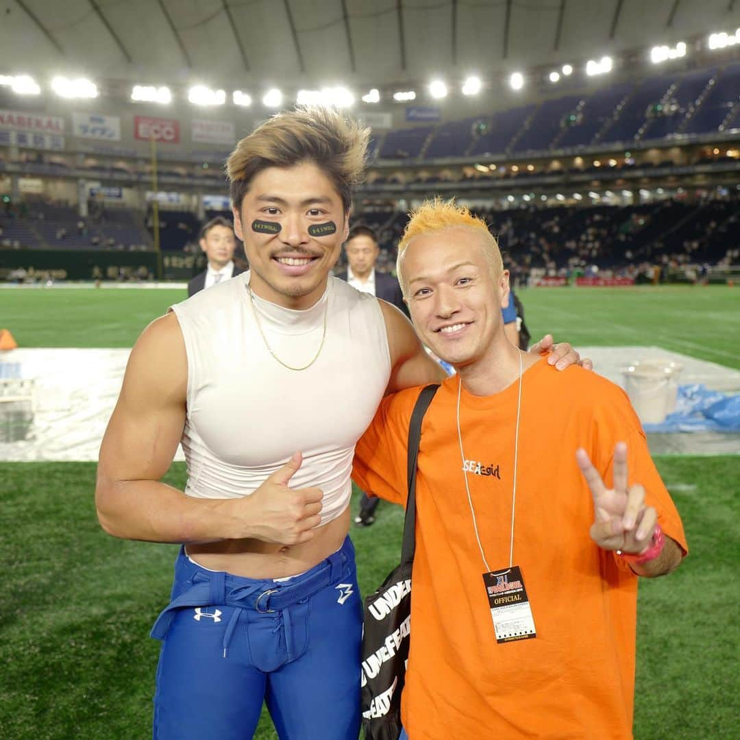 照屋 健太郎さんのインスタグラム写真 - (照屋 健太郎Instagram)「Xリーグ 🏈アメフト決勝戦 🔥 昨日、人生で初めてアメフト観戦に行ったら偶然にも友人 @iam_tk_81 くんチームの試合でした。試合後にグラウンドでも会えました😊とてもエキサイティングな時間！かっこよかったな〜！貴重な体験をありがとうございました❤️❤️ . . #日本社会人アメリカンフットボールリーグ #東京出張 #Xリーグ #xleague #栗原嵩」6月18日 19時36分 - libertyforce_teruya