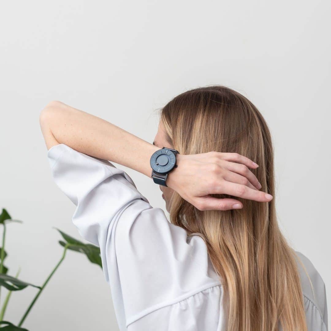 Eone Time Japanさんのインスタグラム写真 - (Eone Time JapanInstagram)「この季節には少し涼しげな時計が欲しい。 Bradley Edge Cobalt 10%OFF 7月7日まで。 . [写真説明] 髪の毛が長い、明るい色の服を着た女の人の後ろ姿です。左手首にはBradley Edge Cobaltをつけています。 . Design for everyone, Eone . www.eone-time.jp . #watch #時計 #腕時計 #おしゃれ #デザイン #視覚障害 #bradleytimepiece #eone #everyone #ブラッドリー #イーワン #ブラッドリータイムピース #さわる時計 #今日の時計 #時計好き #お洒落さんと繋がりたい #ペアウォッチ #プレゼント #記念日 #マイブーム #นาฬิกา」6月18日 19時42分 - eone_japan