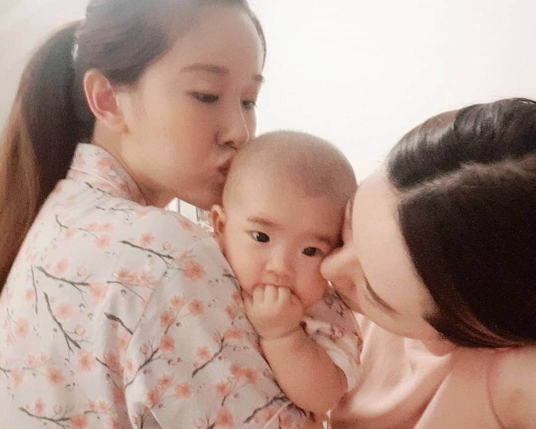 エリッサ・ヤマダのインスタグラム：「Sebulat mochi berdua. 🥰🍡 @jessyamada @jessbebes」