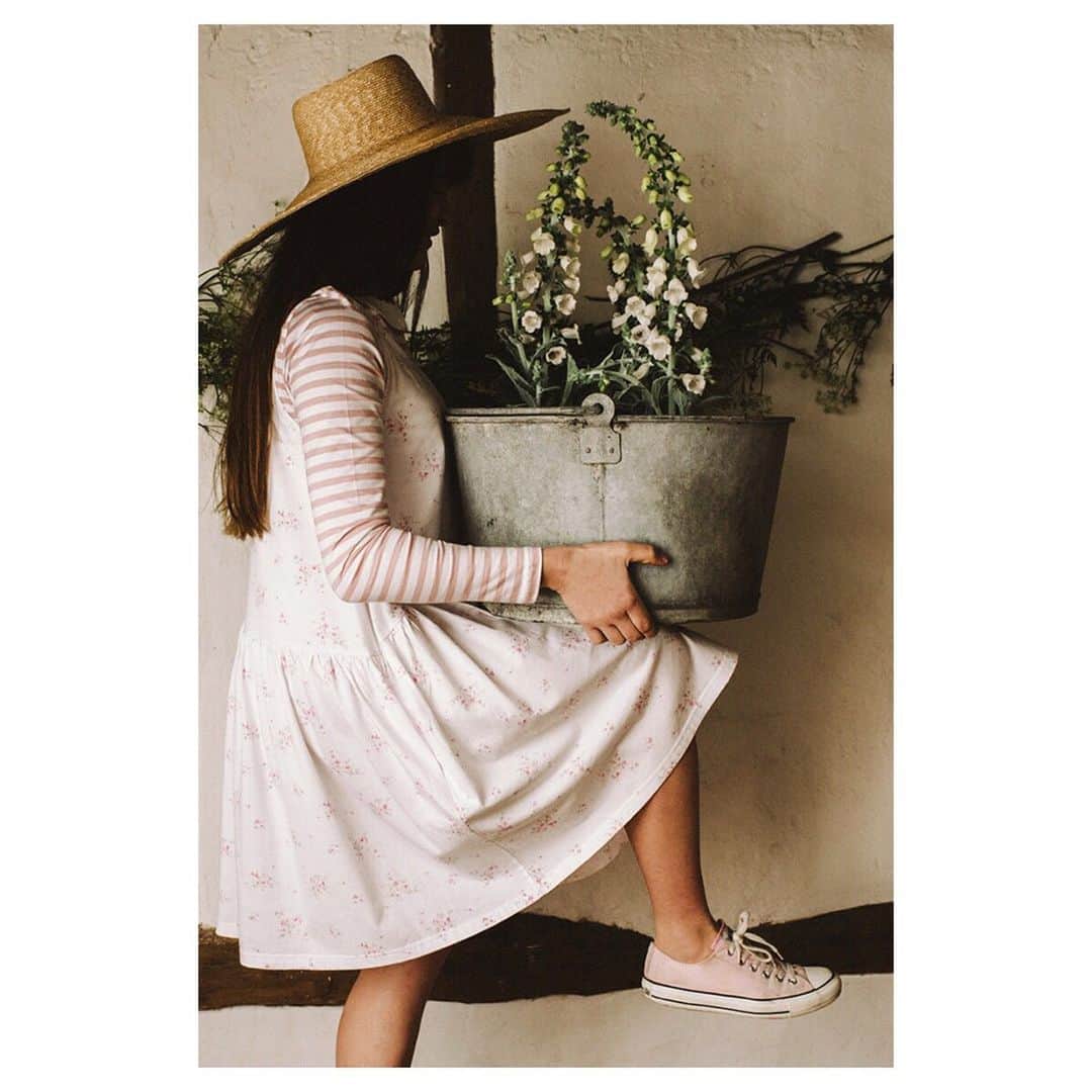 キャベジズ&ローゼズのインスタグラム：「Whistle while you work 💖Swipe through to see the wonderful Short Ella dress in action 🌸 She is a happy and versatile frock that is perfect for work or play. She is made from organic cotton jersey and available in white, pink stripe, blue stripe and we especially love her in the Rosabelle print by @officialshabbychic as modelled by the wonderful @justbelle #organiccottonclothing #shabbylovescabbagesandroses #shabbychicliving #sustainablestyle #ethicalfashion #summeroutfit #summerdresses #sleevelessdress #cabbagesandroses #cabbagesandrosesfashion @christina_strutt @cabbagesandroses_shop 👆Link In Bio👆」