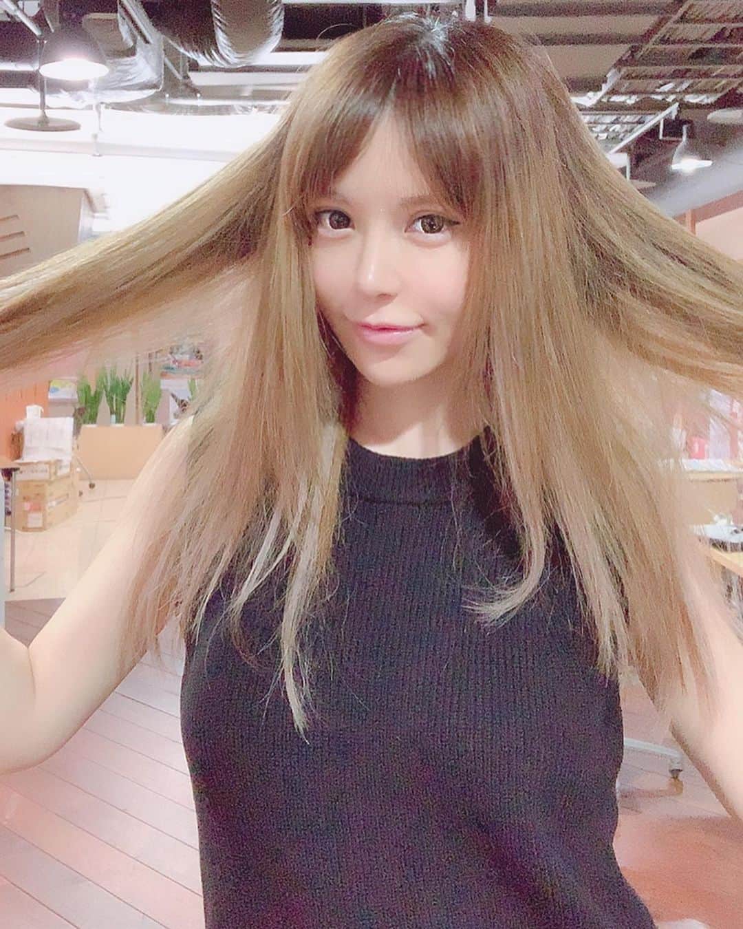 森藤恵美さんのインスタグラム写真 - (森藤恵美Instagram)「次、髪型どうしようかな🤔」6月18日 19時55分 - emi_morifuji
