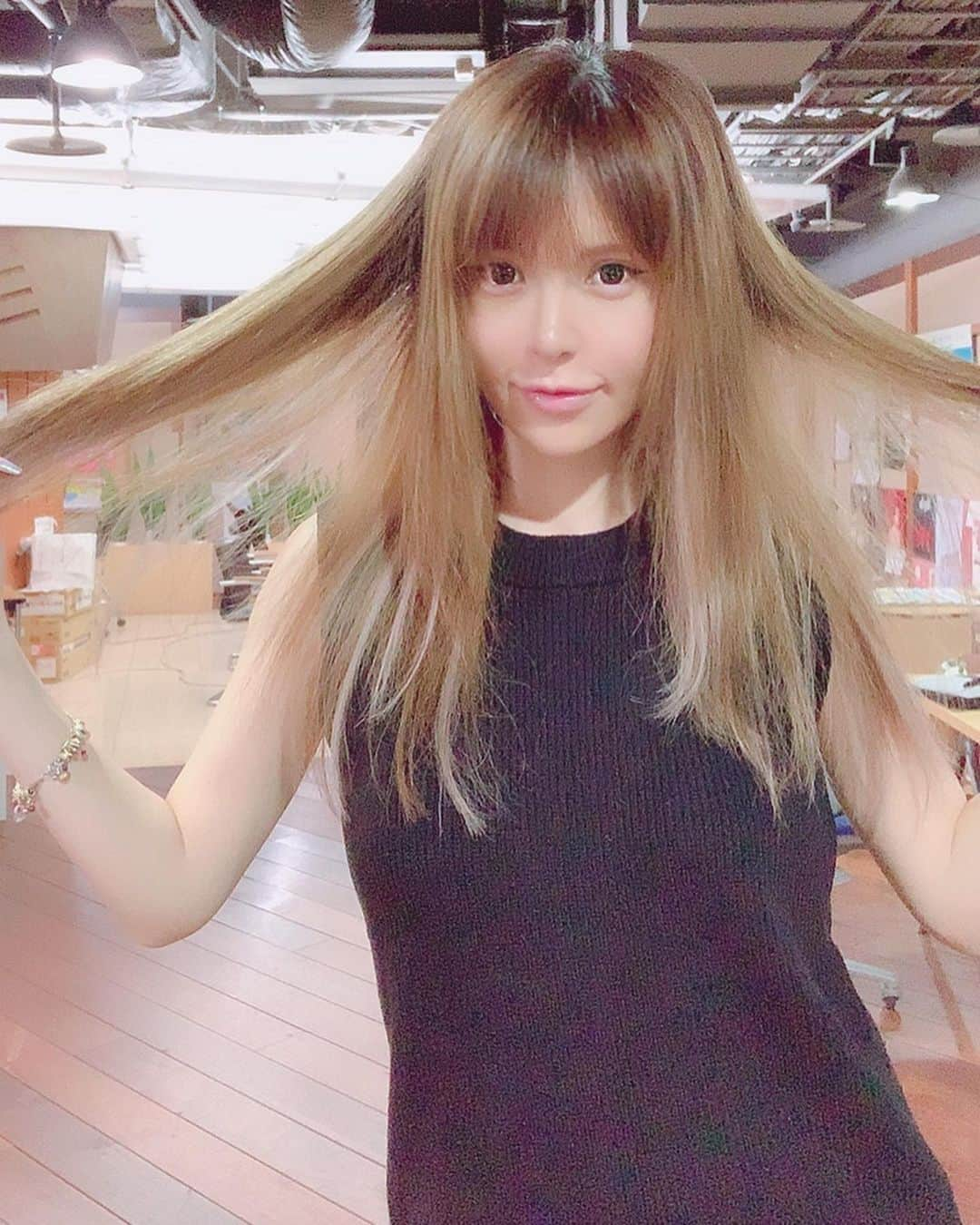 森藤恵美さんのインスタグラム写真 - (森藤恵美Instagram)「次、髪型どうしようかな🤔」6月18日 19時55分 - emi_morifuji