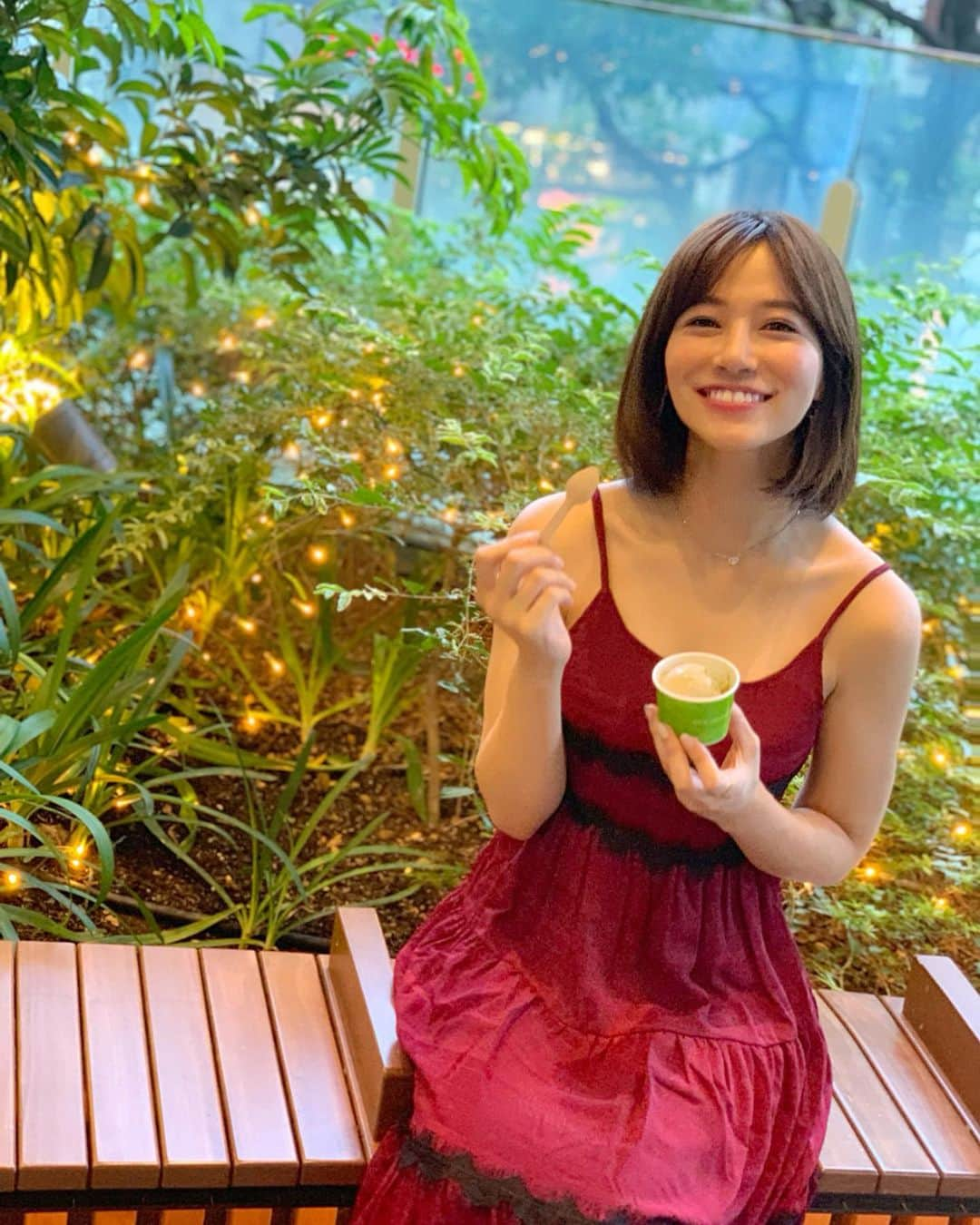 石井里奈さんのインスタグラム写真 - (石井里奈Instagram)「こんばんは🥰❤️ . 最近お天気暖かくなってうれしいですね〜😚☀️ まるで梅雨じゃないみたい☔️ . 週末は撮影終わりに、新宿駅歩いてたら大好きなアイスやさんがあったので、ご褒美アイス🙆‍♀️🍨笑 . 暖かい季節に食べるアイスって美味しいんだよね〜🥴🍨 . dress... @jsfashion.jp . さてさて今夜は21時からインスタライブです☺️✨ きちんと告知してインスタライブするのは初めてなので緊張です😭😭❤️ . 楽しんでもらえたらいいなっ❤︎ 一回お家帰っておめかししてきます笑 . 今日もお疲れ様でした🥺 . #red #ご褒美 #jsfashion #icecream #アイスクリーム #アイス #ワンピース #マキシワンピース #韓国ファッション #fashion #shinjuku #新宿 #新宿グルメ #りなまるグルメ #グルメ #スイーツ #スイーツ女子 #sweet #food #instafood #happy #smile #ootd #outfit #coordinate #コーデ #夏コーデ #夏服 #夏ファッション #summer」6月18日 20時07分 - ri7tin1025