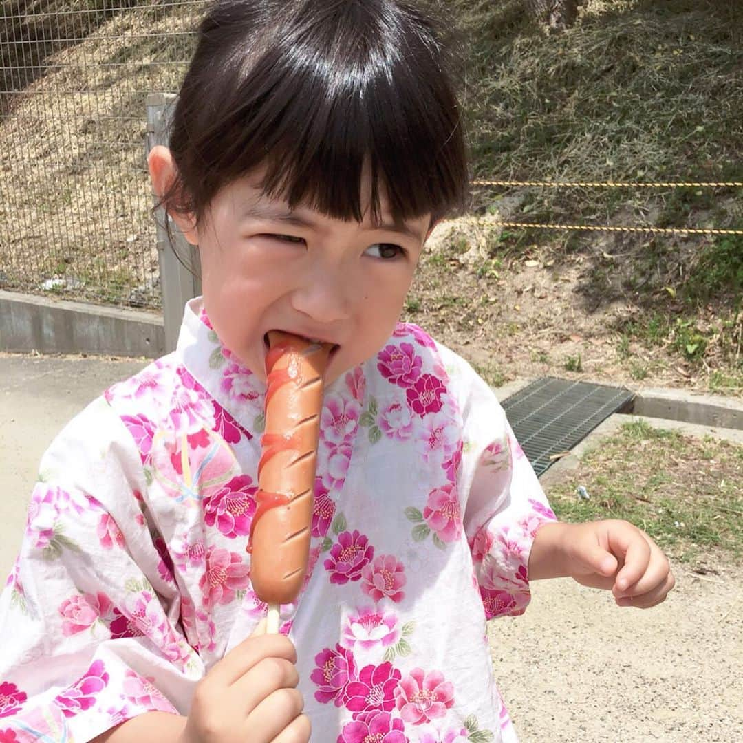 *yoko*さんのインスタグラム写真 - (*yoko*Instagram)「* ◇2019.6.18 tue. ・ こないだ行った小学校のお祭り🏮 来年一緒に通うお友達もいっぱい来てて、保育園さながらの盛り上がりやった🙌🏻 私も、事前に小学校が見れてよかったなー。 この日が楽しみで、事前チケット購入しすぎてお腹いっぱいすぎた1日でした🍿🥤🌮 結果食べてる写真ばっかり😂 ・ @gyugyugyu_lme  食べ過ぎてもお腹出ないし優秀な子 ・ #お祭り#5歳#5歳6カ月」6月18日 20時07分 - yococono