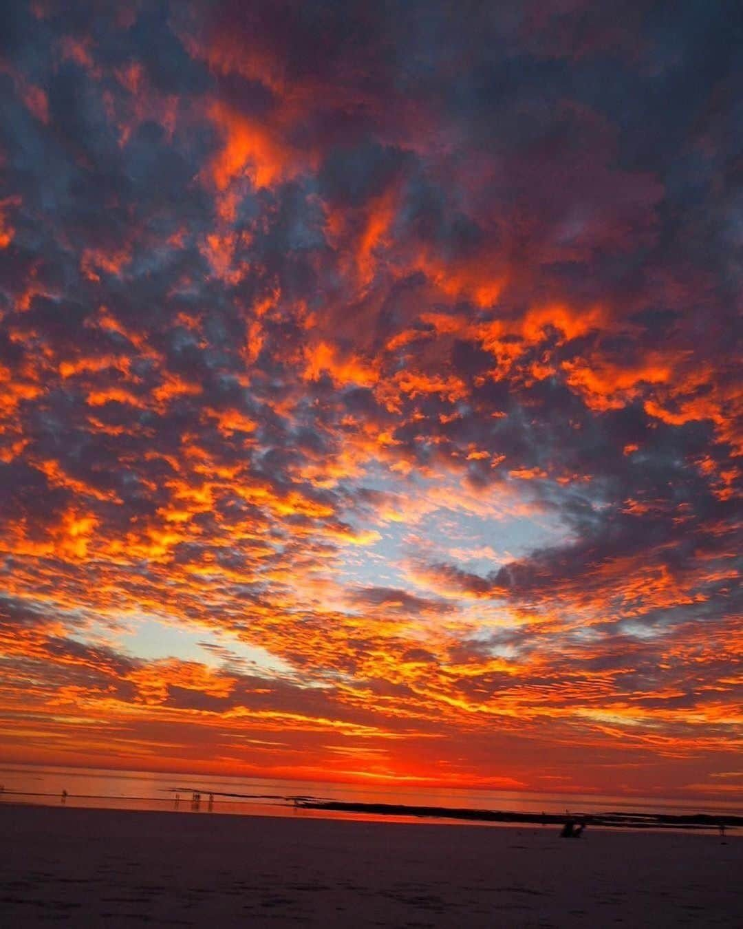 Australiaさんのインスタグラム写真 - (AustraliaInstagram)「#Broome doesn’t mess around when it comes to sunsets.🌅 @lottymack “headed straight to #CableBeach to see what all the fuss is about” when she visited this part of @westernaustralia and she certainly wasn’t disappointed. Watching the #sunset on the endless sandy stretch of this #beach is a must-do on any trip to @australiasnorthwest, which really showcases the natural beauty of @thekimberleyaustralia. TIP: Make this experience extra special with a sunset camel ride with @broomecamelsafaris, @redsuncamels or @sundownercameltours.  #seeaustralia #justanotherdayinwa #thekimberley #australiasnorthwest #sunsetlovers」6月18日 20時00分 - australia