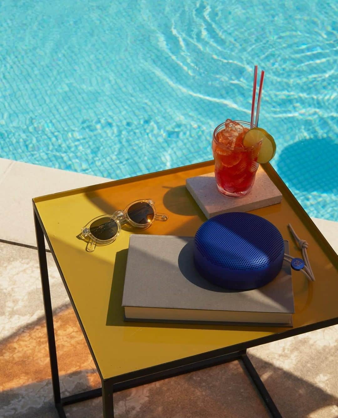 MR PORTERのインスタグラム：「All that's missing is a cocktail...oh wait...﻿ -﻿ For all your poolside essentials, head to The Sun Shop ☀️」