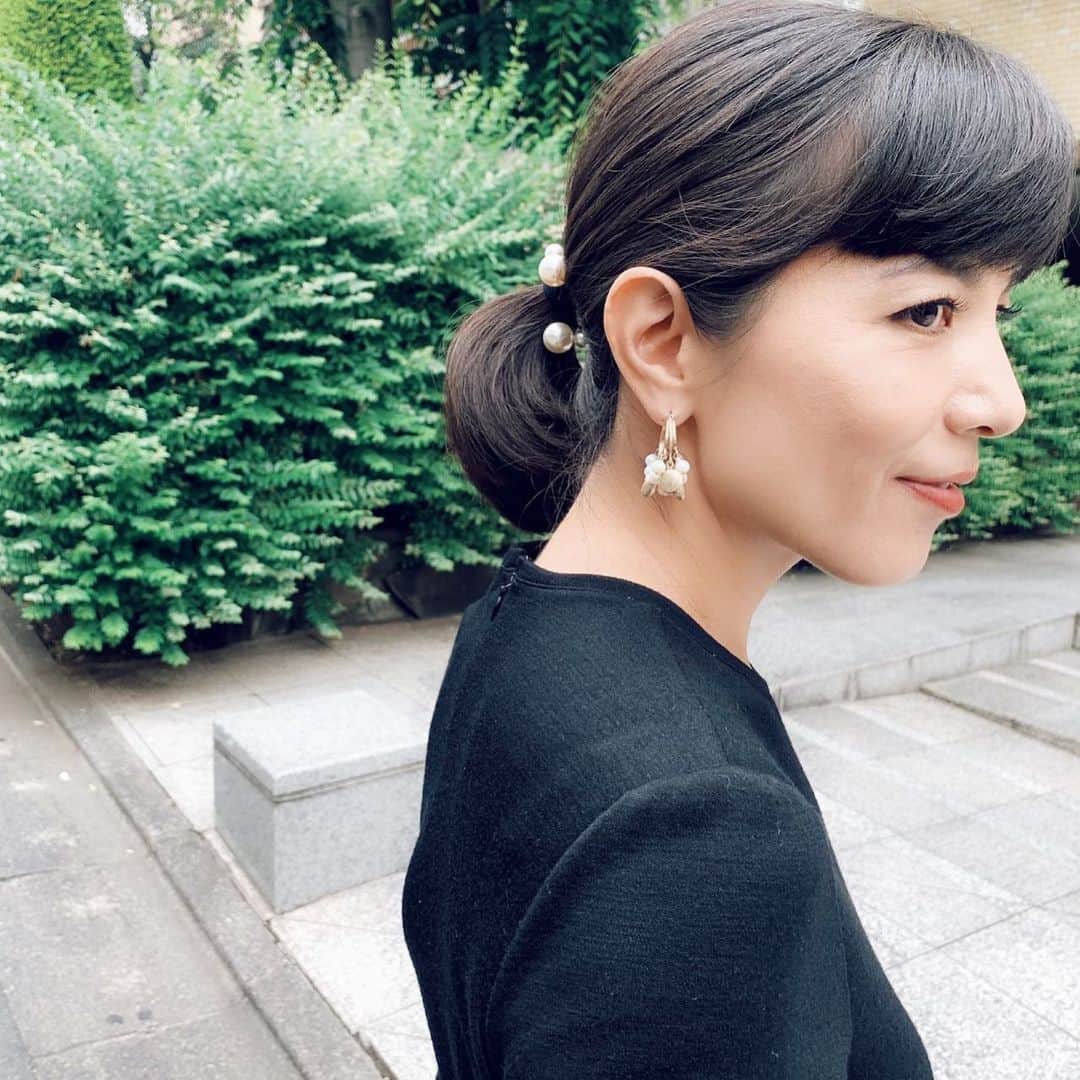 BORDERS at BALCONYのインスタグラム：「@bordersatbalcony_official #popup のノベルティ「PEARL HAIR BAND」。カジュアルでもフォーマルのときでも使えます。とてもかわいいです＾＾。﻿⠀ ﻿⠀ ﻿⠀ ﻿⠀」