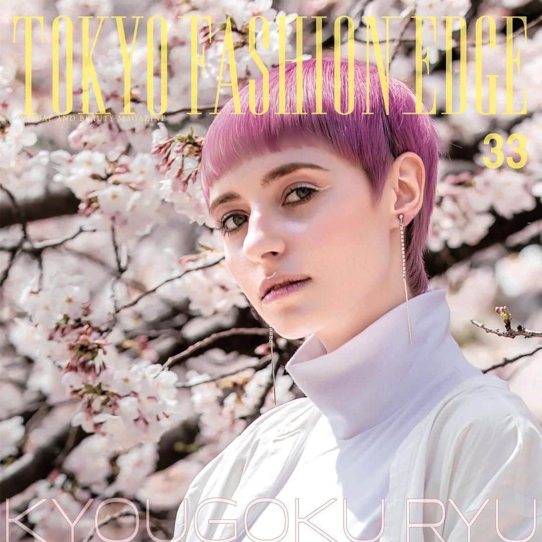 東京ファッションエッジ／プロフェッショナル東京さんのインスタグラム写真 - (東京ファッションエッジ／プロフェッショナル東京Instagram)「TOKYO FASHION EDGE vol.33 KYOUGOKU Ryu: @ryuhairartist ( photographer #hongwei . Model @i_am_cesca . Stylist @hitomi_matsuno_ ) ✨<Featured Hair Stylists>✨ KERA Hirofumi: @hirofumikera  JINGUJI Yoshiko: @jingujiyoshiko  KONDO Yuta: @yuta_kon529  KYOUGOKU Ryu: @ryuhairartist  #hirofumikera #yoshikojinguji #yutakondo #ryuhairartist #masamune #hairstyle #hairs #hairart #hairstyles #hairarrange #haircut #haircolorist #hairstyling #hairstylist #fashionedge #tokyofashionedge #fashionmagazines @tokyo_fashionedge_pro #edwardscissorhands #warrentricomi #ny #桜 #sakura #beautiful」6月18日 20時15分 - tokyo_fashionedge_pro