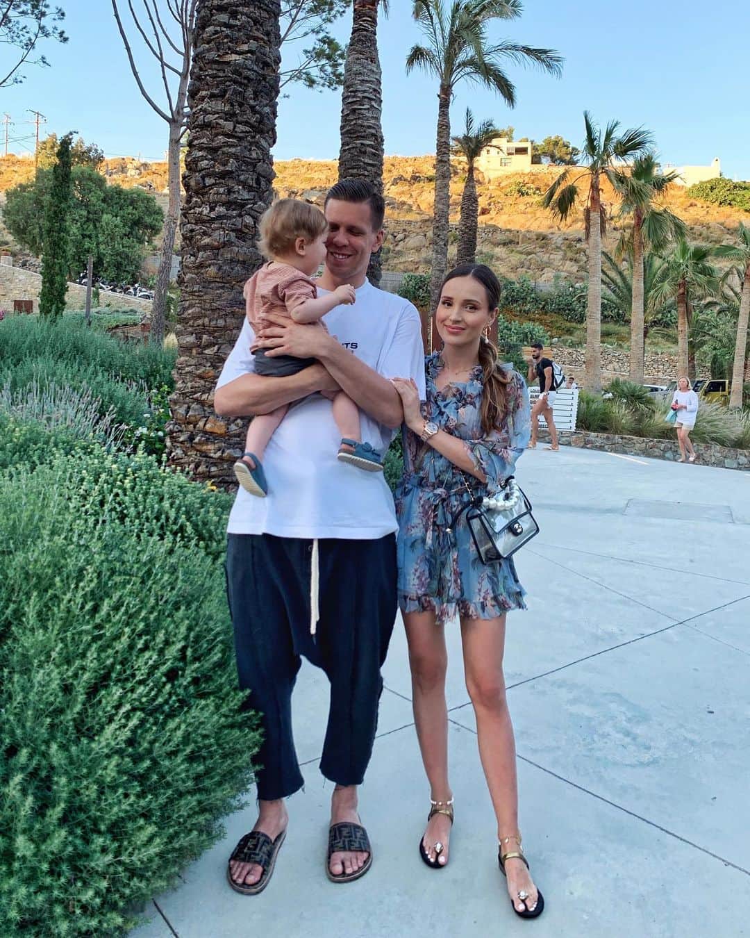 ヴォイチェフ・シュチェスニーのインスタグラム：「#FamilyTime #holidays ❤️ @marina_official」