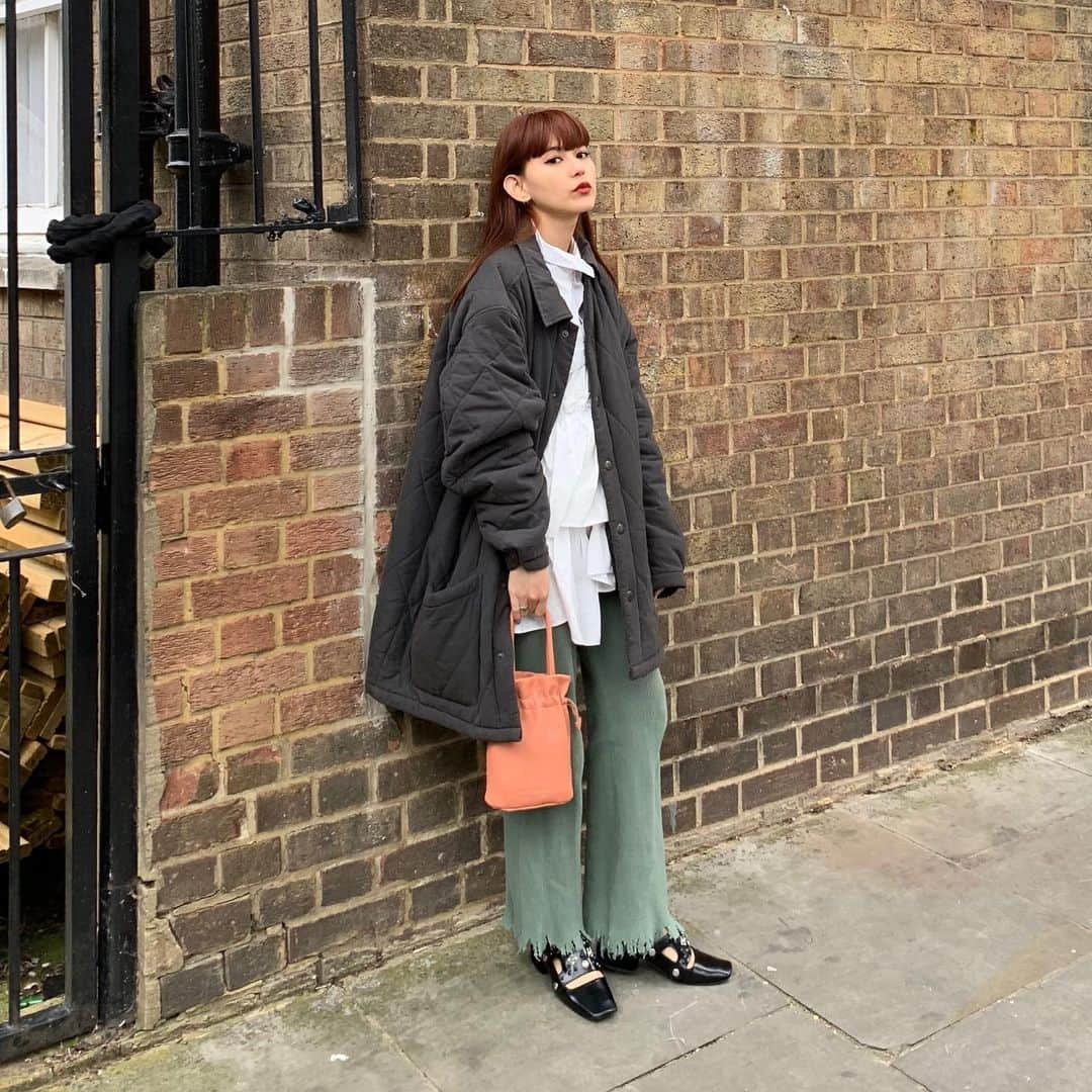 菅沼ゆり（ゆりっぱ）さんのインスタグラム写真 - (菅沼ゆり（ゆりっぱ）Instagram)「153cmコーデ🇬🇧 Day 3 :) やっぱり毎日寒いです。 持ってきてる服が少ないから 毎日着まわし多めと、 新しく古着屋さんで調達して コーデ考えてるよ☺︎ #yurippa_trip」6月18日 20時10分 - yurippa93