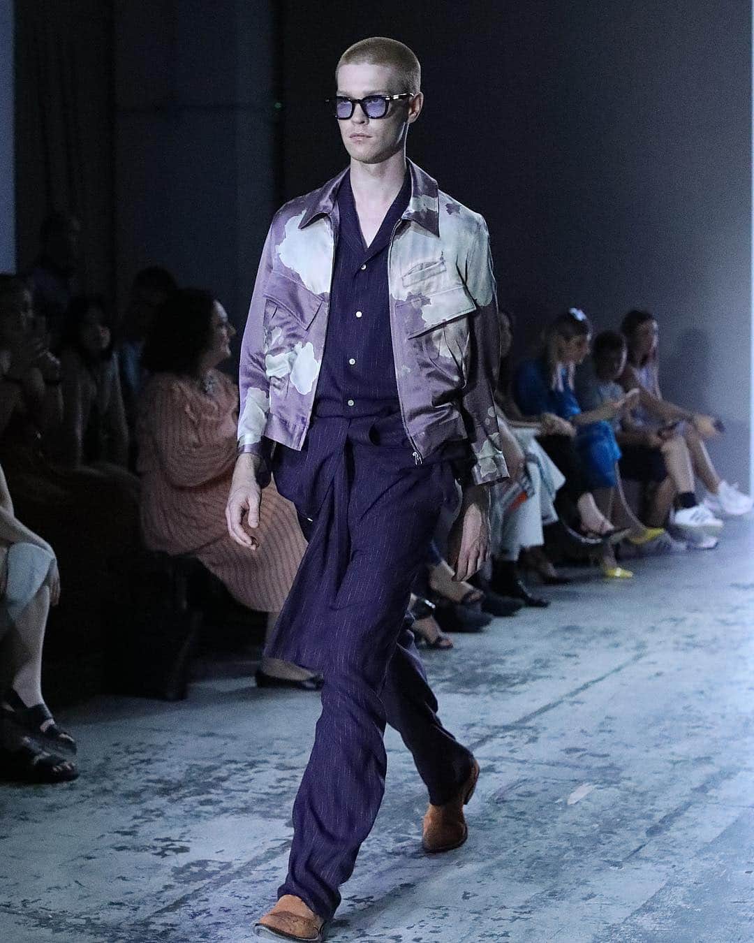 Lee Oliveiraさんのインスタグラム写真 - (Lee OliveiraInstagram)「Swipe ➡️ left to see the looks from the @bed_j.w._ford SS20 runway show at Milan Men’s Fashion Week . . #bedjwford #mmfw #mfw」6月18日 20時11分 - leeoliveira
