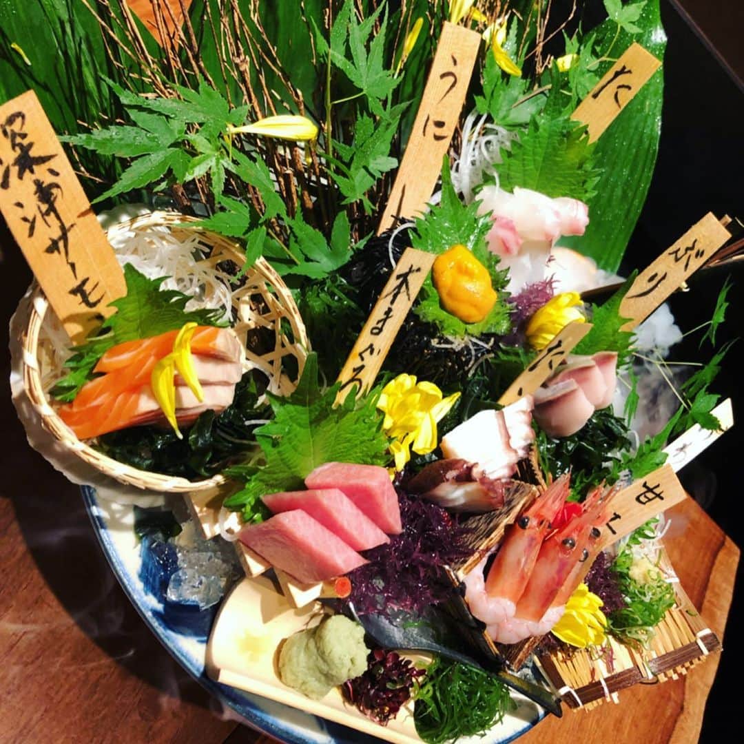 世手子さんのインスタグラム写真 - (世手子Instagram)「Bouquet of Sashimi(#^.^#) It's a lot of seafood>* ))))>< It's summer already!( ◠‿◠ ) Always happy with everyone's comments((o(^∇^)o)) Thanks Thanks(=^ェ^=) @banya_group #番屋新橋 店に行ったよー（＾＿＾）☆ #鬼盛り 堪能！ 推しは、最高級ランク【 #ベジョータ 】使用　#黄金出汁 #イベリコ豚しゃぶしゃぶ 最高でした♪(´ε｀ ) 出汁がいい味だしておるっっ 高糖度冷やし #アメーラトマト  めっちゃうまっっ 採れたて国産ボイルアスパラもシャキシャキでしたっっ 番屋 新橋店で検索してね! Casting by @woomy.restaurant #プリントカップ付ブラトップ：#eka @ekalosangelesjapan (CG020325)」6月18日 20時18分 - rojide