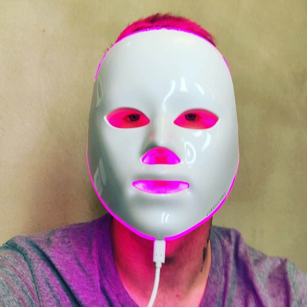 アルトゥール・ボルツさんのインスタグラム写真 - (アルトゥール・ボルツInstagram)「Don’t know if that treatment works but it looks good 🤕😏 #maskon #boruc」6月18日 20時19分 - arturboruc