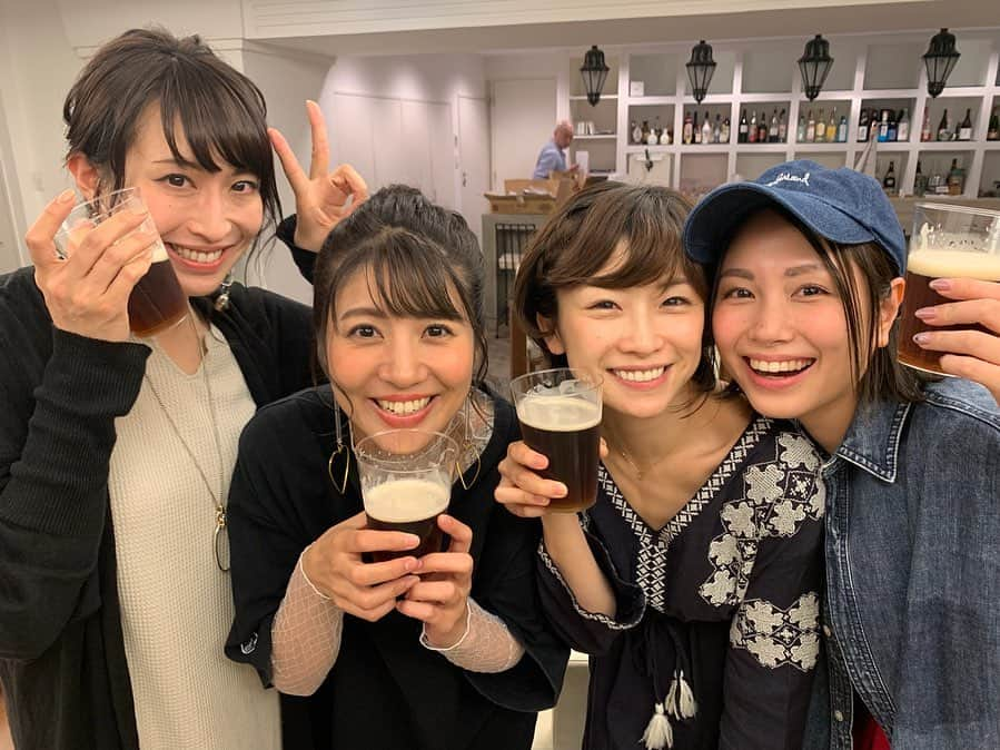 寺田有希さんのインスタグラム写真 - (寺田有希Instagram)「ああ、もう本当 みんなかわいいみんな大好き🥴✨ ・ ・ 名塚佳織さんと森浩美先生っていう、超レア3ショットも撮れて、私はもう。大満足です🤤🤤✨ ・ ・ #推定恋愛  @suitei_renai  最高のメンバーに感謝！！！！！ ・ ・ ちなみに 高見こころ(@cocoro_takami )ちゃんと横山葵子(@kiko_yokoyama )ちゃんのヘアセットは私がしてました🥴✨ ・ ・ かわいい子をさらにかわいくできてもう、私は大大満足です🤤✨ ・ ・ #舞台 #最高 #楽しかった #名塚佳織 #木本夕貴 #高見こころ #森浩美  #山田栄子 #横山葵子  #hairstyles ##hairarrenge  #寺田有希 #teradayuki」6月18日 20時20分 - terada_yuki