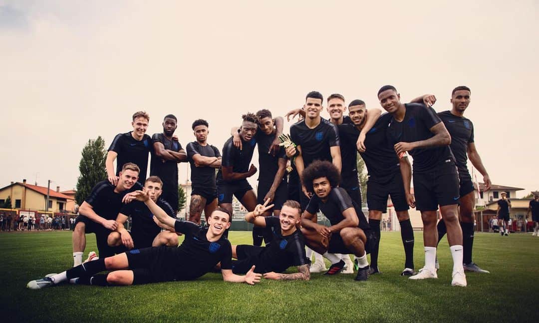 サッカー イングランド代表チームさんのインスタグラム写真 - (サッカー イングランド代表チームInstagram)「These #YoungLions are ready to roar 👊」6月18日 20時22分 - england