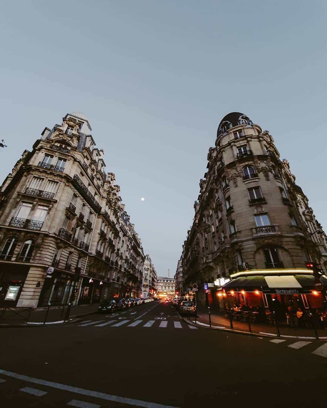 Putri Anindyaさんのインスタグラム写真 - (Putri AnindyaInstagram)「22.00 blue hour // for someone who grew up in the country where equator crossed, watching the sun set at 22.00 was bizarre. Somehow i love how i have a looong daylight, yet my brain seems can't adjust it well. My sleeping hour became very late and the problem comes when the sunrise is early. Anyway, after the sunset and before the sunrise, the blue hour never absent. This very hour always show off its own peculiar beauty. Where the mood turned blue, where the weather is not a matter.  Photos taken with #GalaxyS10 Pro Mode, Ultra Wide Lens, and zoom (for the moon) #NeverAfraid to explore more and be the Next Generation #withGalaxy! Check GalaxyLaunchPack.com for many special offers!」6月18日 20時42分 - puanindya