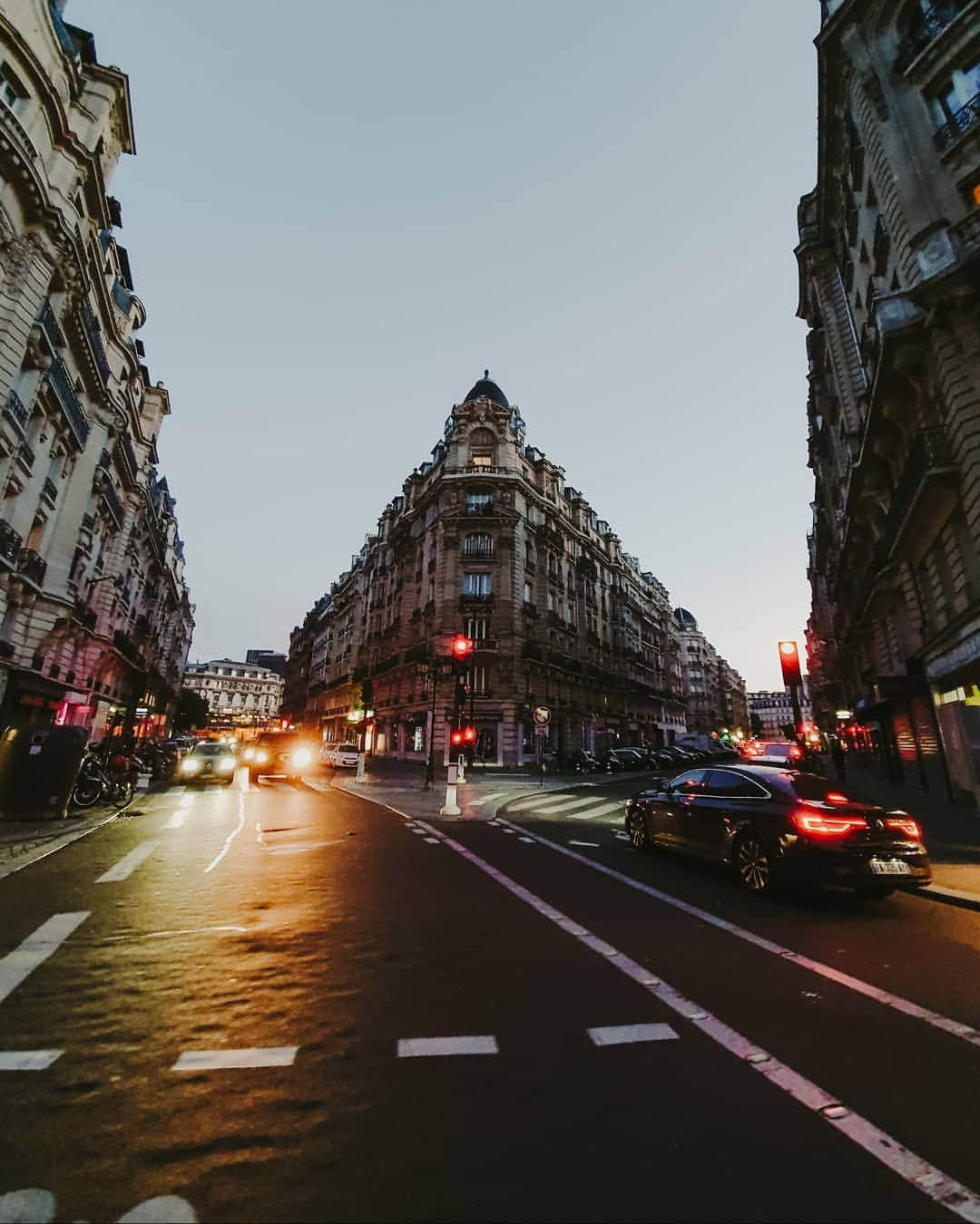 Putri Anindyaさんのインスタグラム写真 - (Putri AnindyaInstagram)「22.00 blue hour // for someone who grew up in the country where equator crossed, watching the sun set at 22.00 was bizarre. Somehow i love how i have a looong daylight, yet my brain seems can't adjust it well. My sleeping hour became very late and the problem comes when the sunrise is early. Anyway, after the sunset and before the sunrise, the blue hour never absent. This very hour always show off its own peculiar beauty. Where the mood turned blue, where the weather is not a matter.  Photos taken with #GalaxyS10 Pro Mode, Ultra Wide Lens, and zoom (for the moon) #NeverAfraid to explore more and be the Next Generation #withGalaxy! Check GalaxyLaunchPack.com for many special offers!」6月18日 20時42分 - puanindya