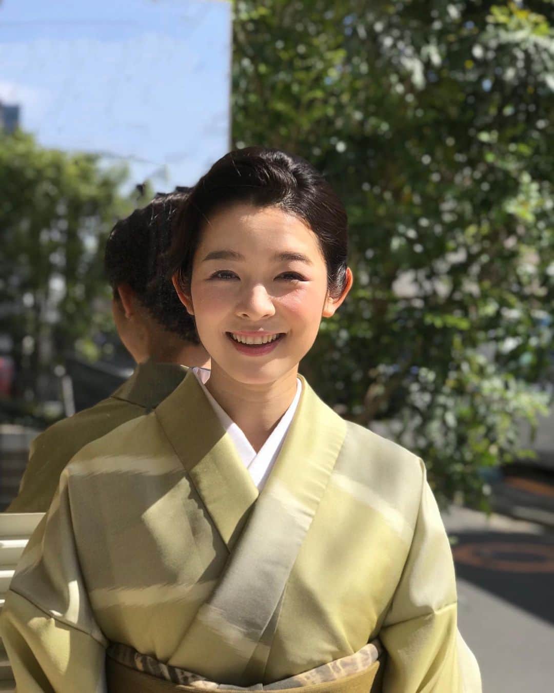 藤澤恵麻さんのインスタグラム写真 - (藤澤恵麻Instagram)「「美しいキモノ」夏号が発売中です。  ロケの日はお天気に恵まれ、清々しい気持ちで撮影に臨みました。 優しい色合いの着物は軽やかで、袖を通り抜ける風が心地よく、夏が待ち遠しくなりました。 ぜひお手にとって誌面もご覧下さい。  #恵麻 #ema #美しいキモノ #夏 #着物 #和服 #とみひろ #撮影」6月18日 20時35分 - ema_fujisawa_official