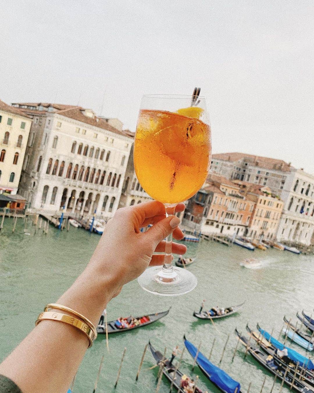 Carin Olssonさんのインスタグラム写真 - (Carin OlssonInstagram)「Here’s to more days in beautiful Italia this summer (you can always hope 😅🤞🏻). What are your summer plans?! I need some inspiration here 😍」6月18日 20時37分 - parisinfourmonths