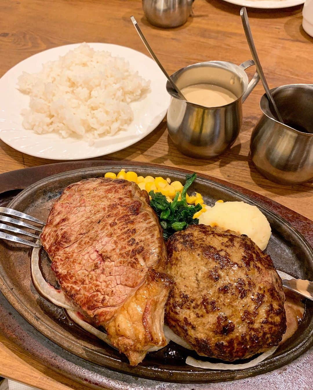 佐藤瀬奈さんのインスタグラム写真 - (佐藤瀬奈Instagram)「お〜に〜く〜！🤤🥩⠀ ⠀ ステーキとハンバーグ食べて 元気もりもり🤤🤤⠀ ⠀ いきなりステーキではいつも500gのステーキいっちゃうからちょっと物足りなかったけど笑 美味しかったなん😋❤️⠀ ⠀ 今日もお疲れ様でした🥰⠀ ・ ・ ・ #肉部」6月18日 20時44分 - senapuu